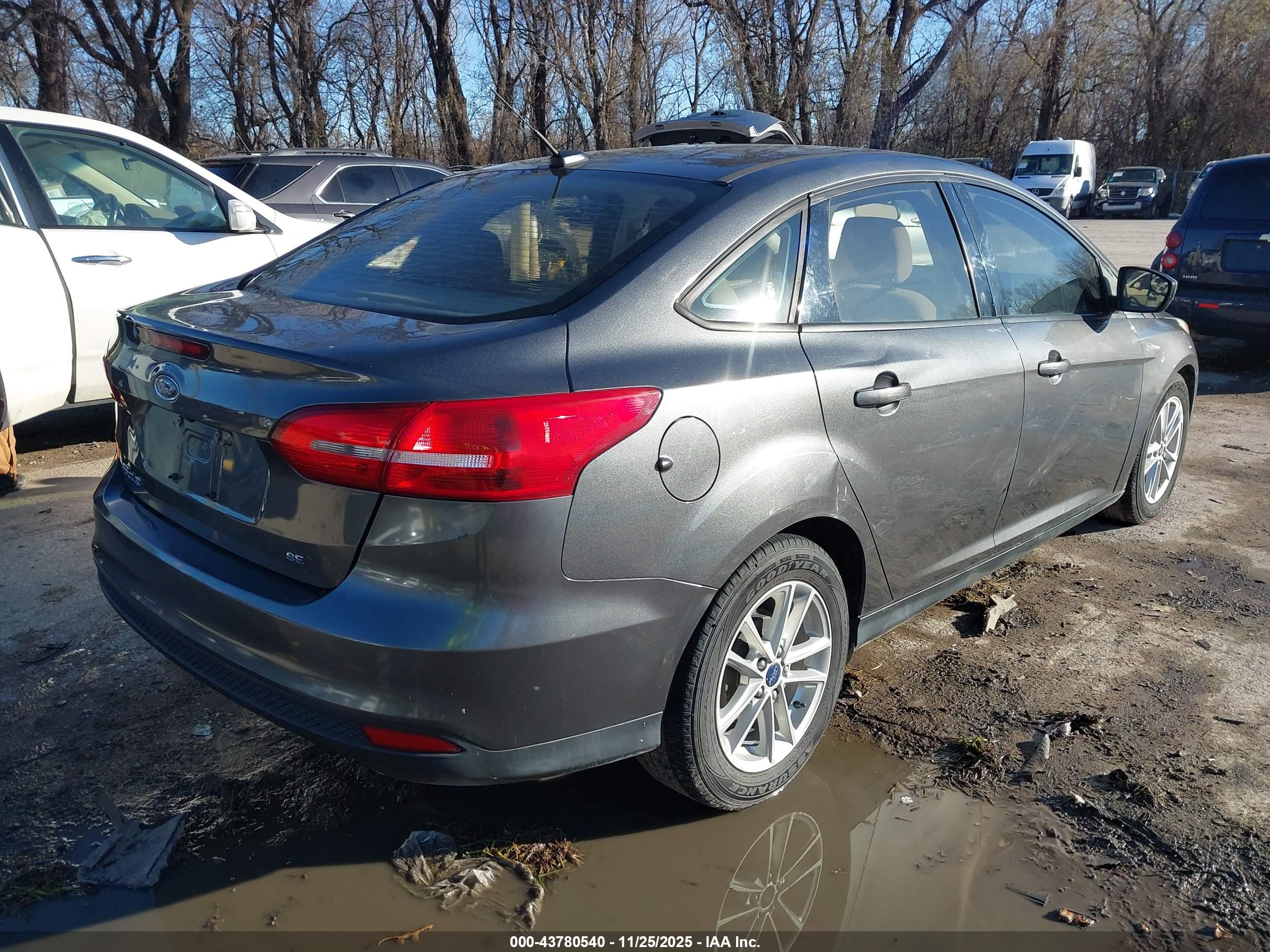 FORD FOCUS image 4