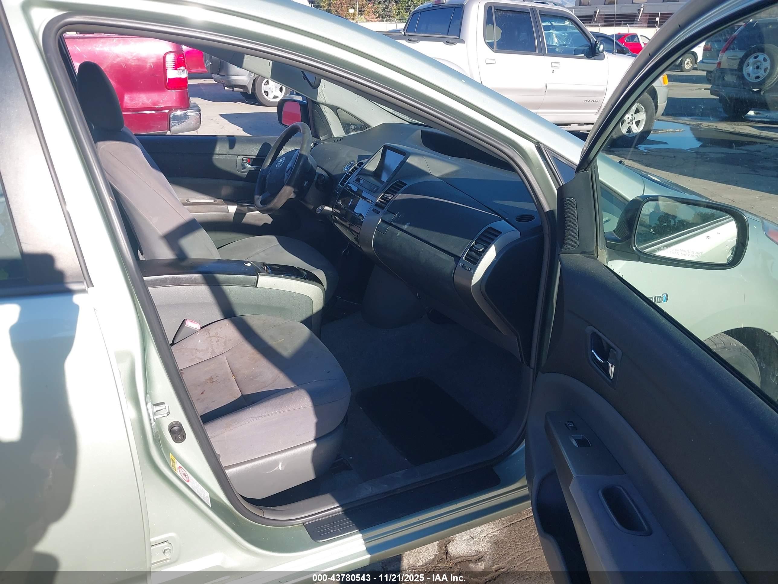 TOYOTA PRIUS image 5