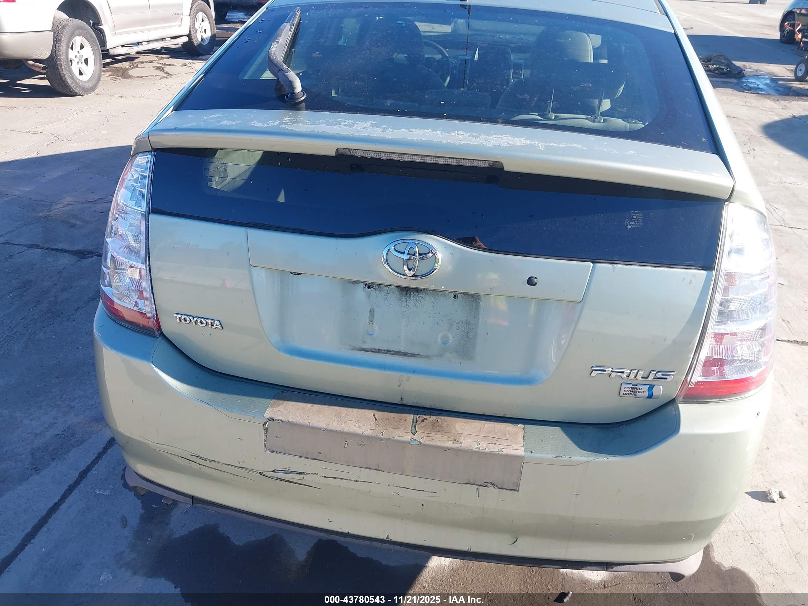 TOYOTA PRIUS image 6