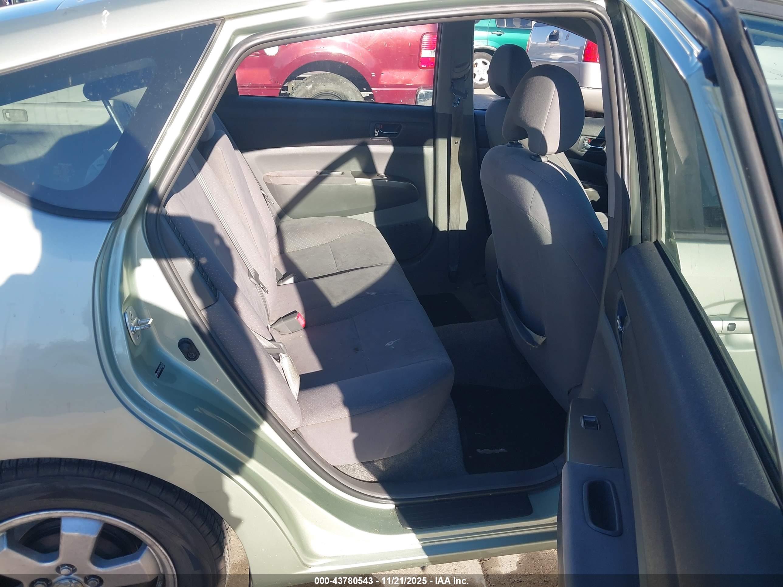 TOYOTA PRIUS image 8