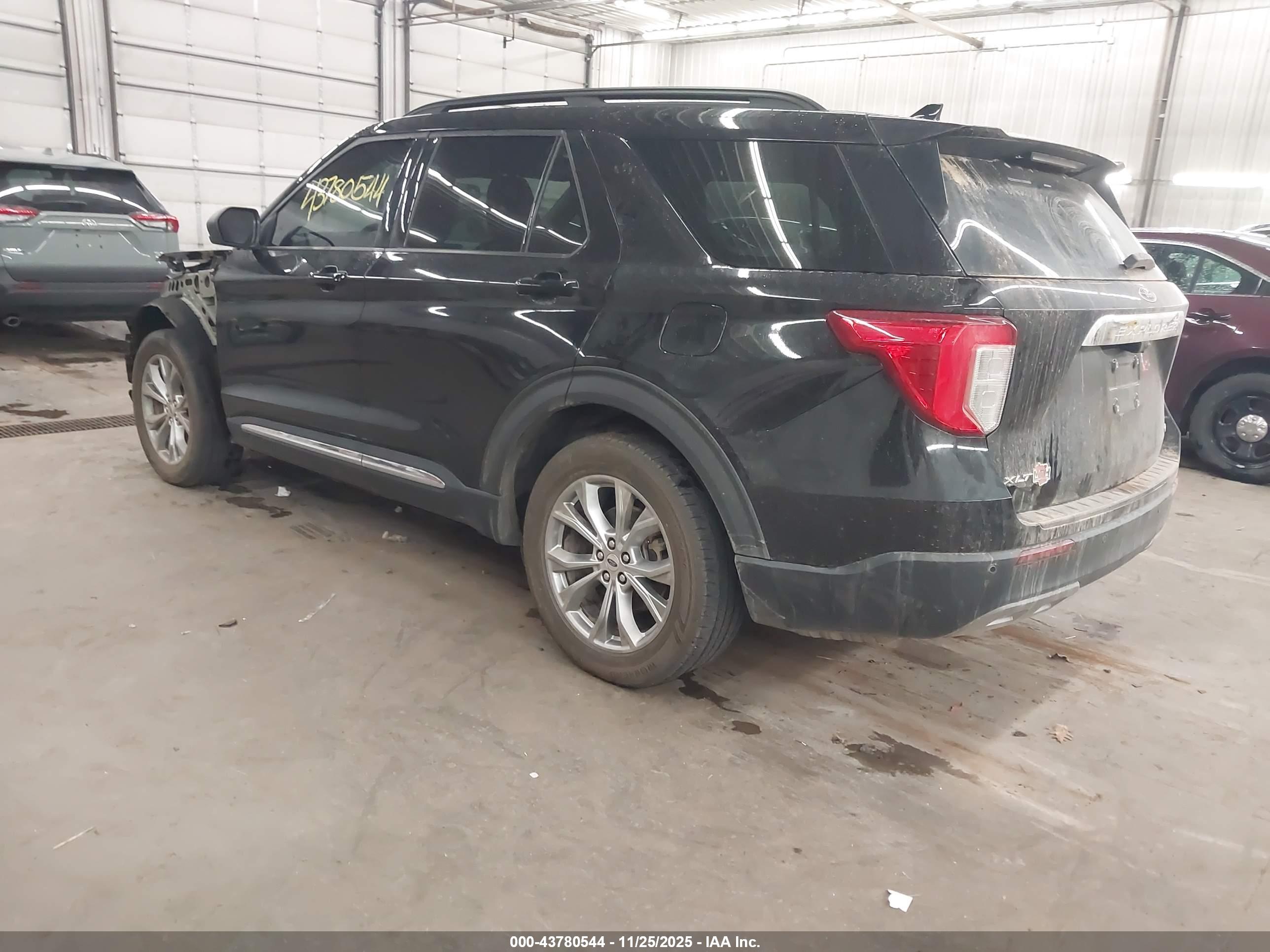 FORD EXPLORER image 3