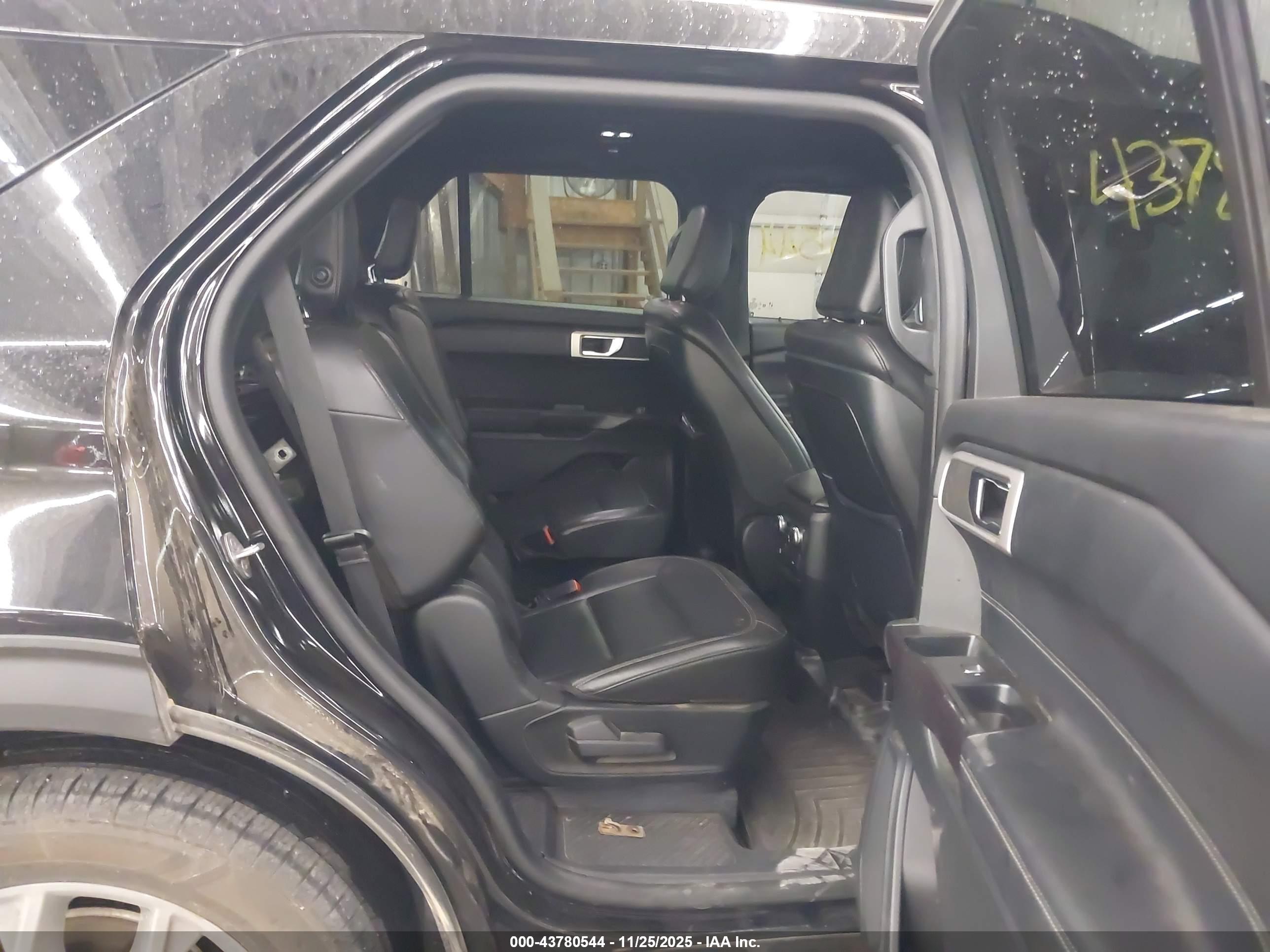 FORD EXPLORER image 8