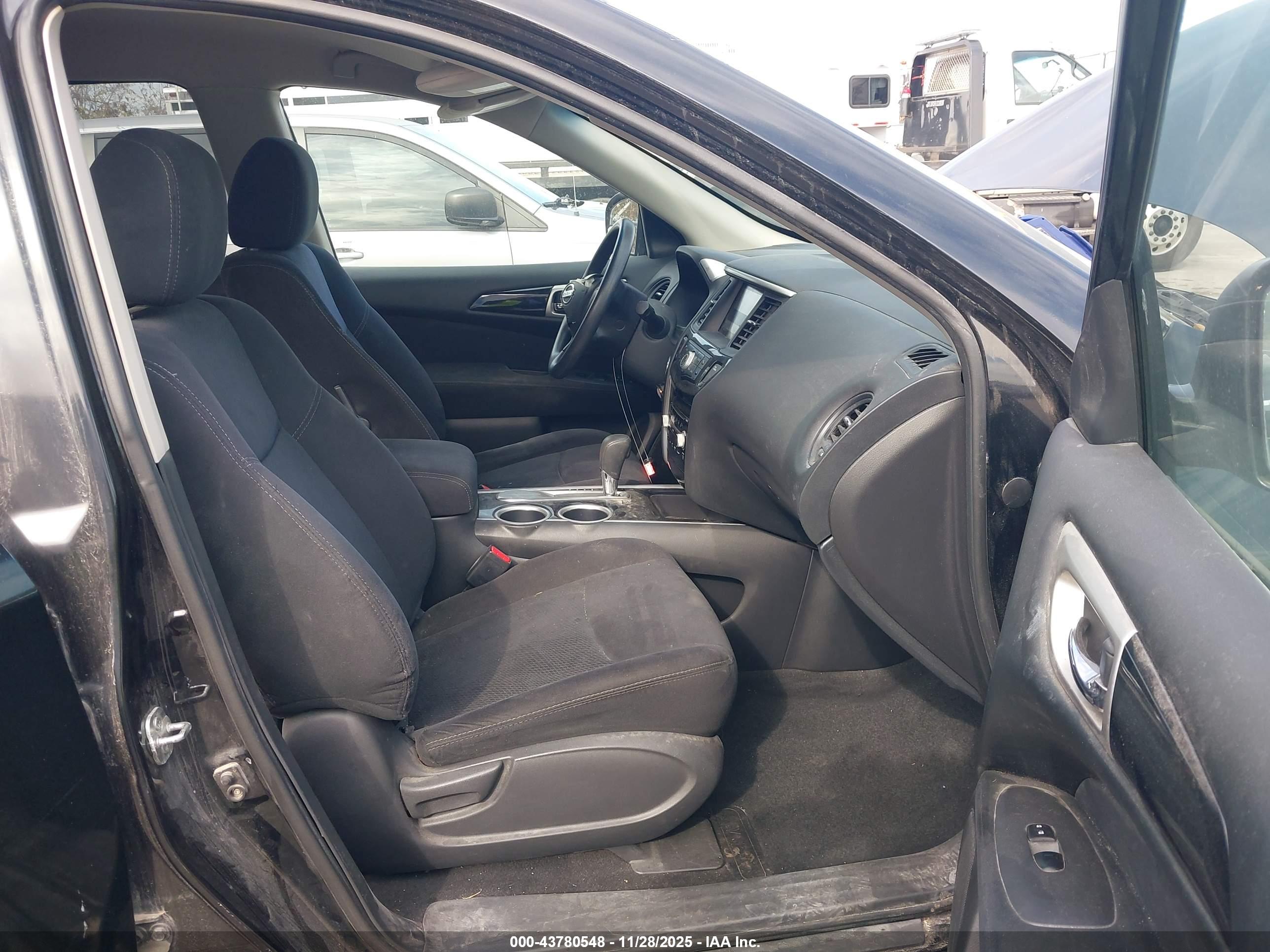 NISSAN PATHFINDER image 5