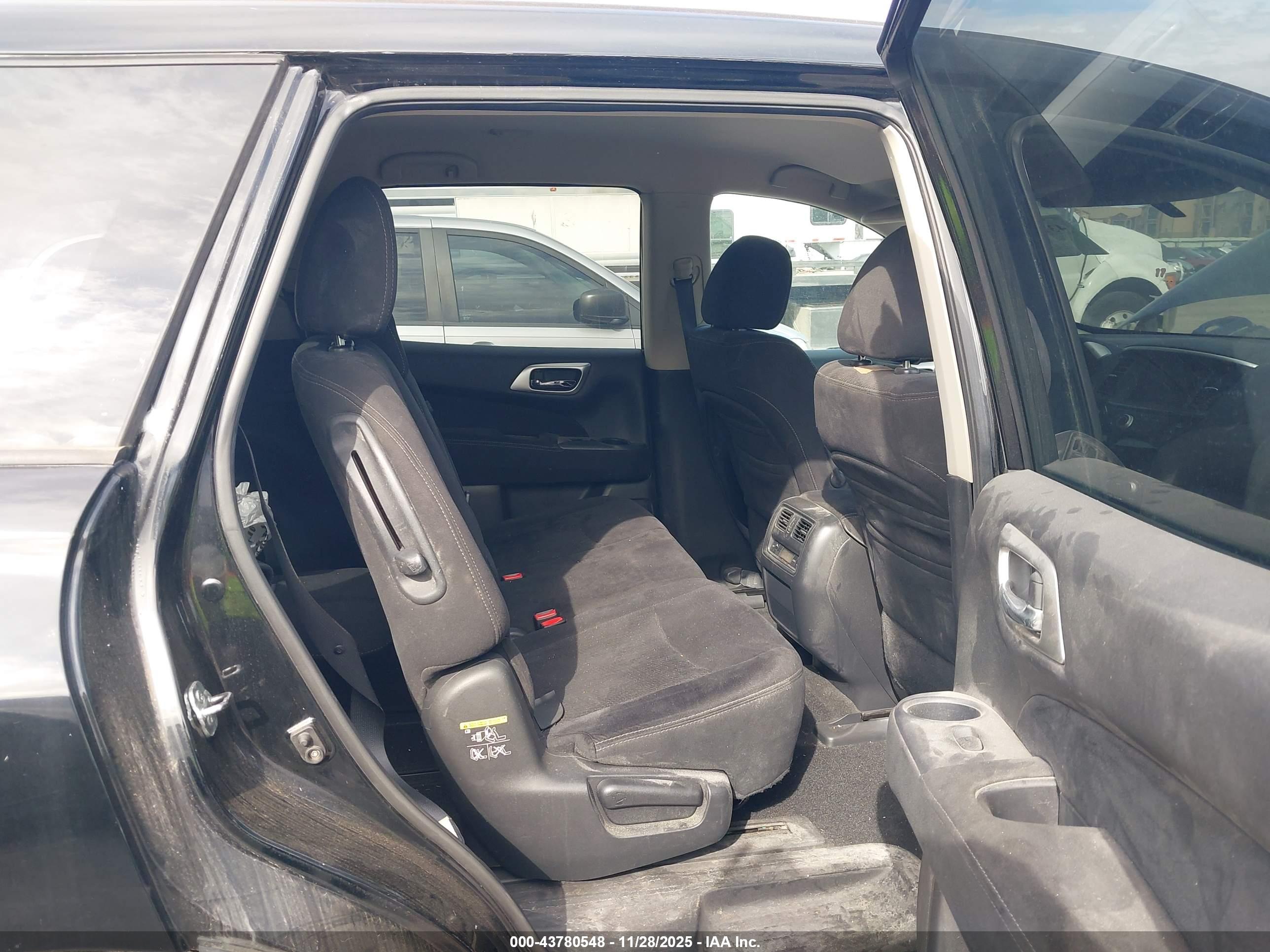 NISSAN PATHFINDER image 8