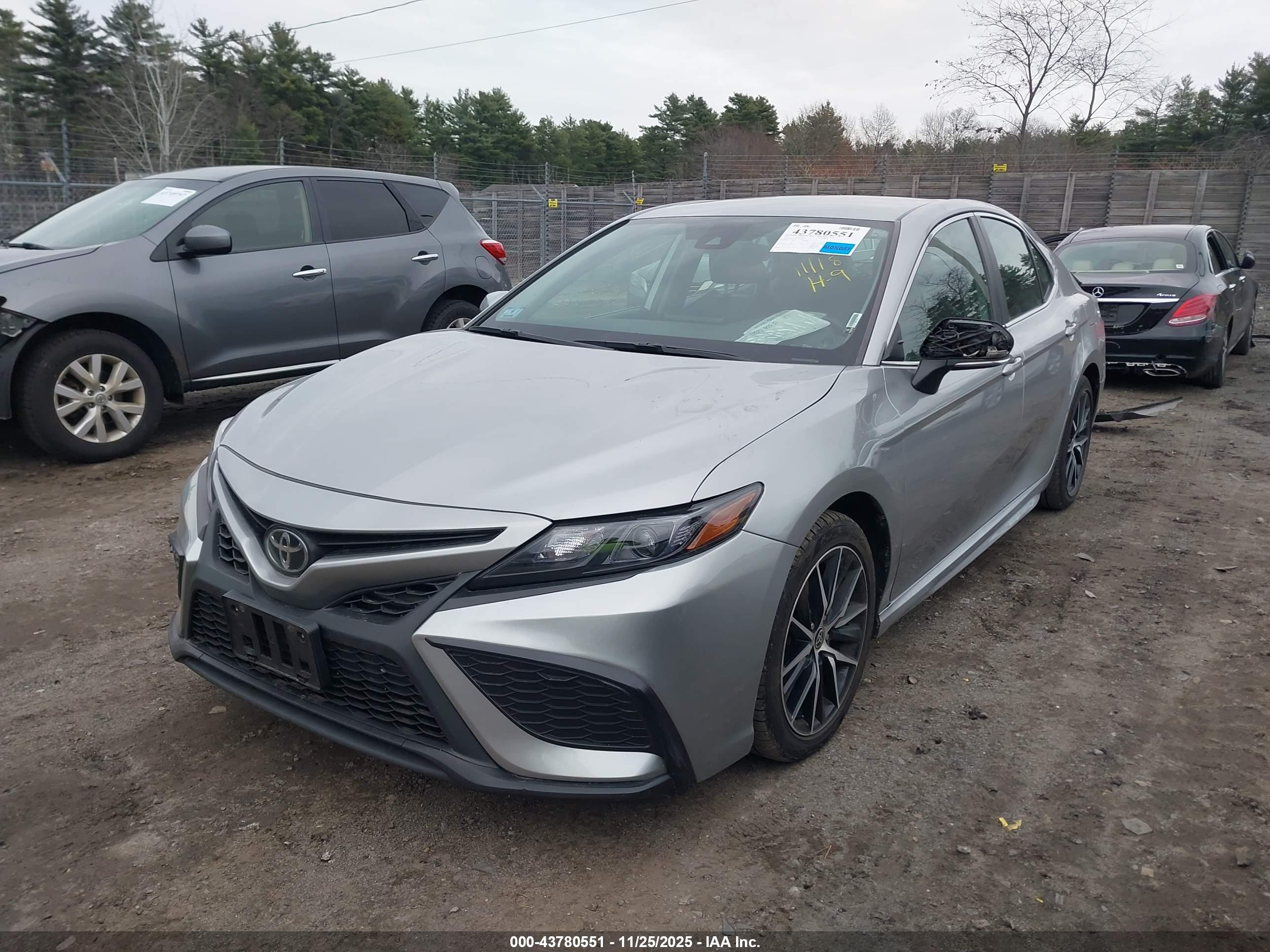 TOYOTA CAMRY image 2