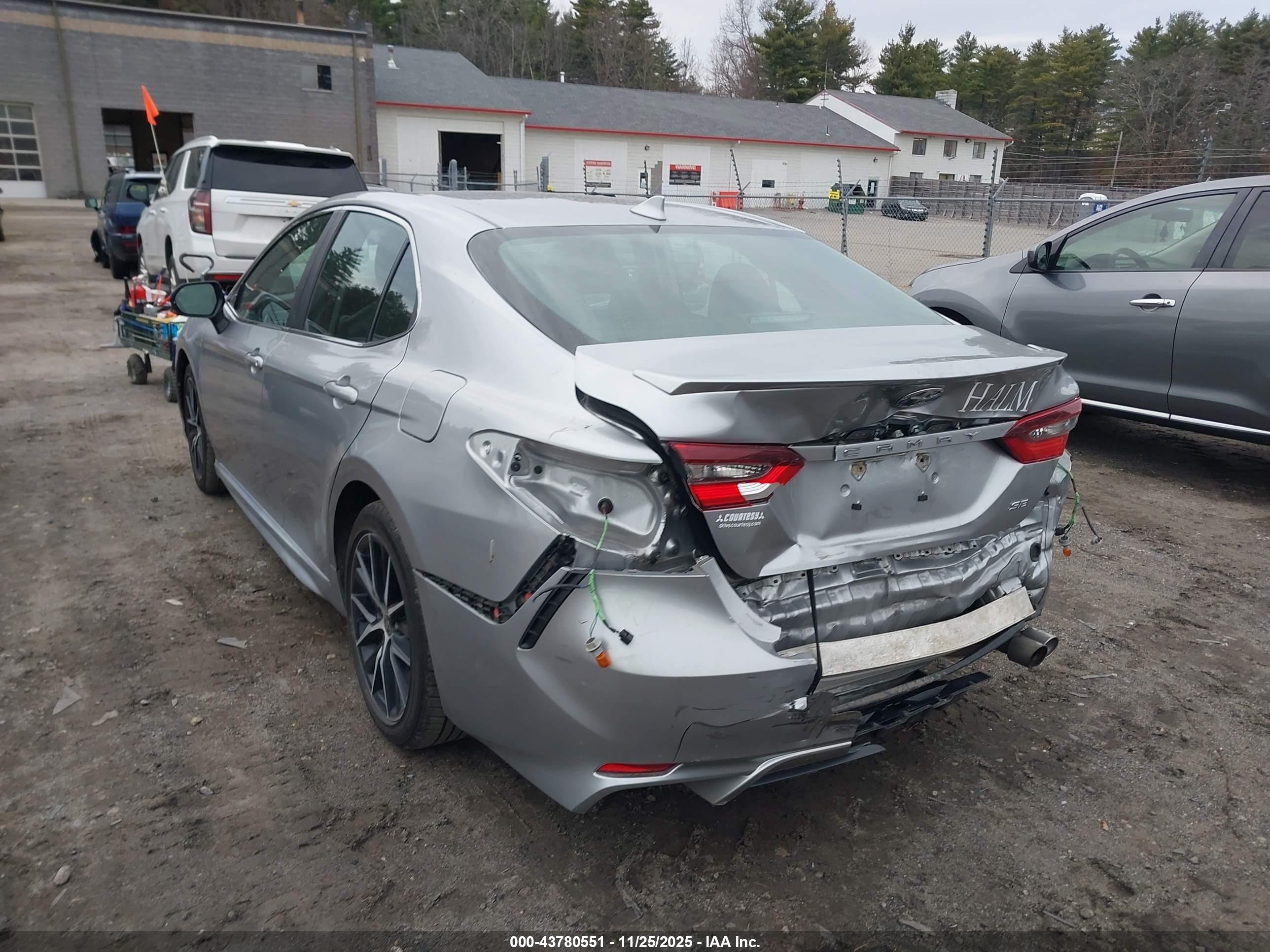 TOYOTA CAMRY image 3