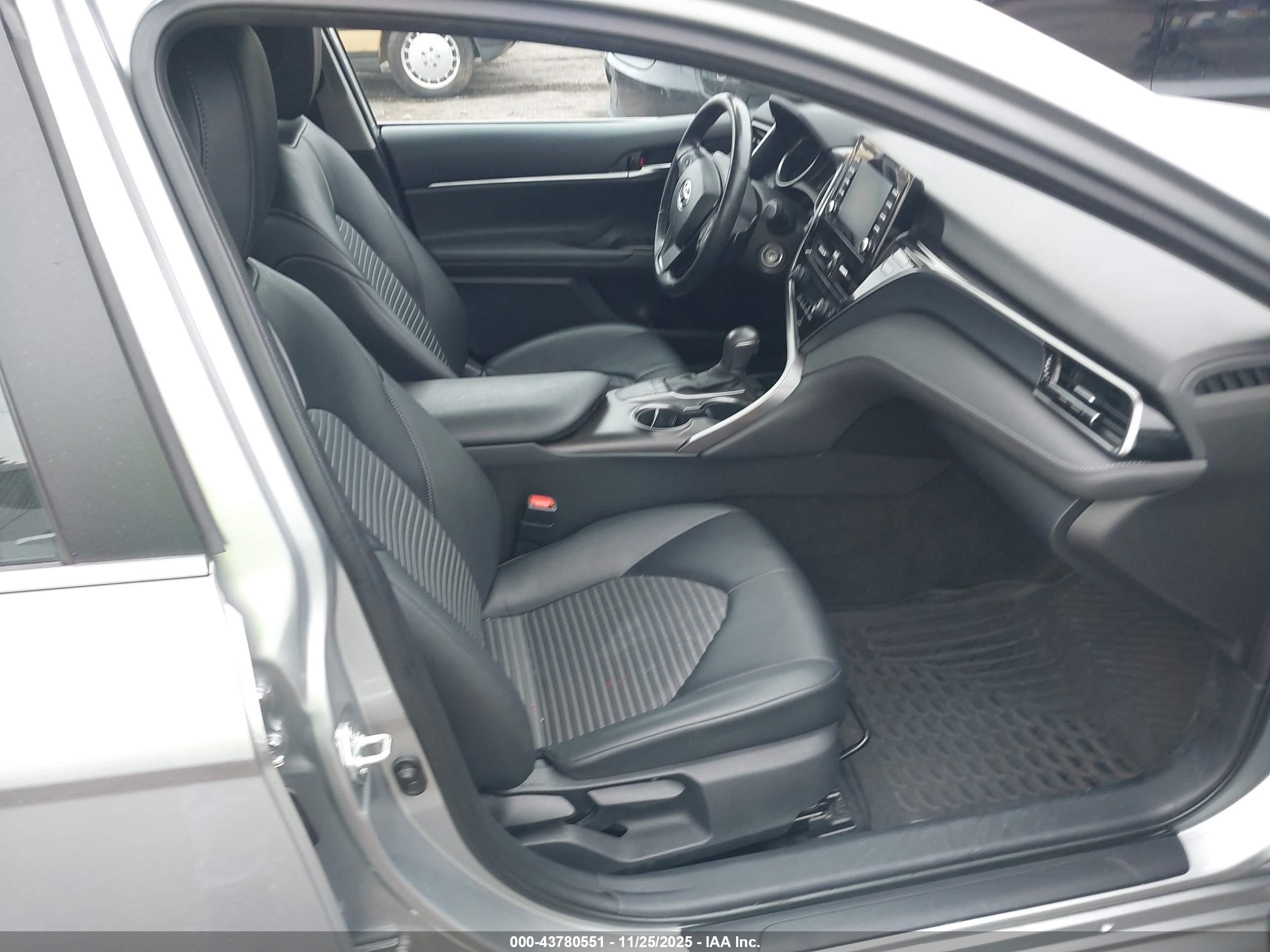 TOYOTA CAMRY image 5