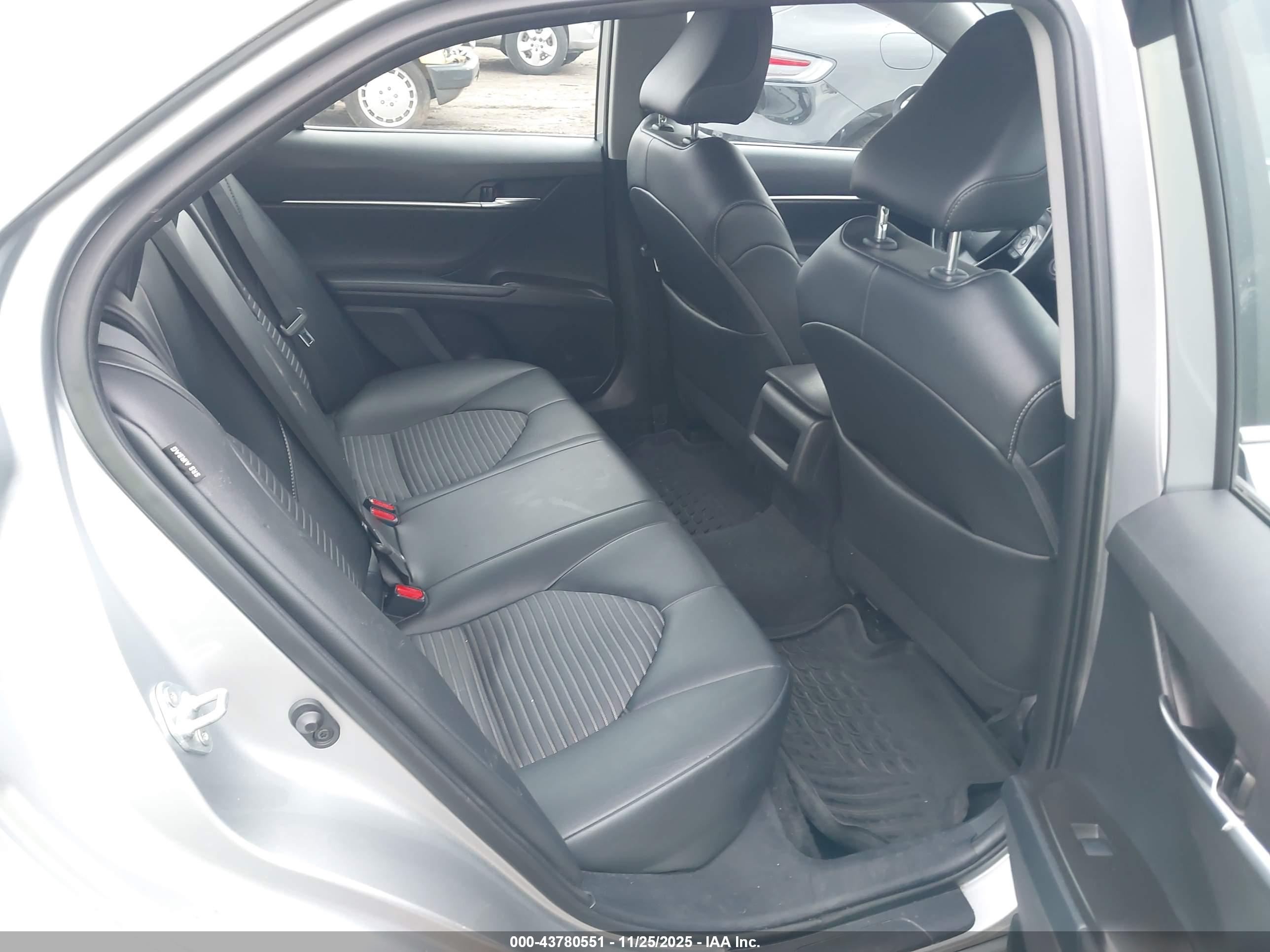 TOYOTA CAMRY image 8