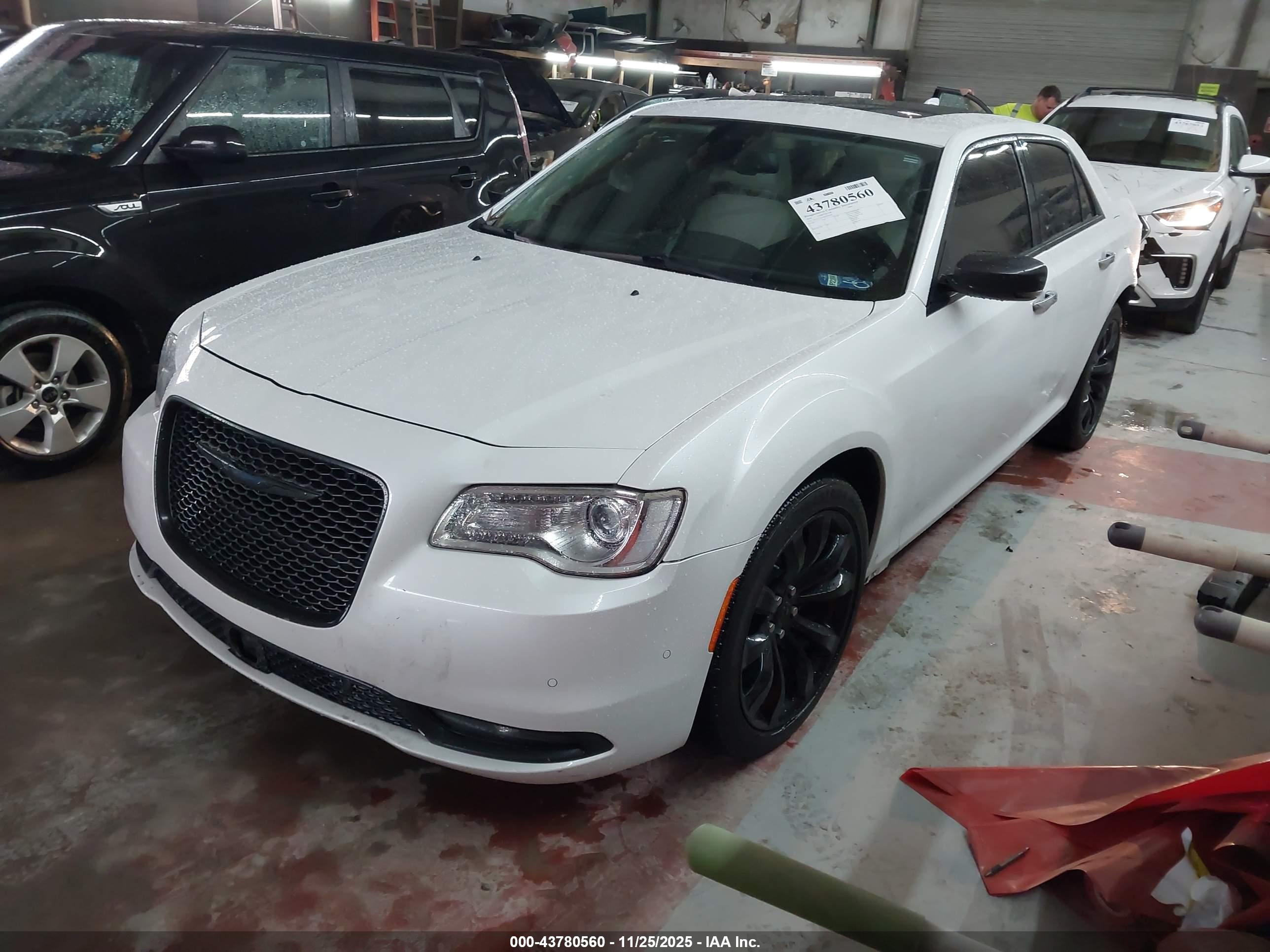 CHRYSLER 300C image 2