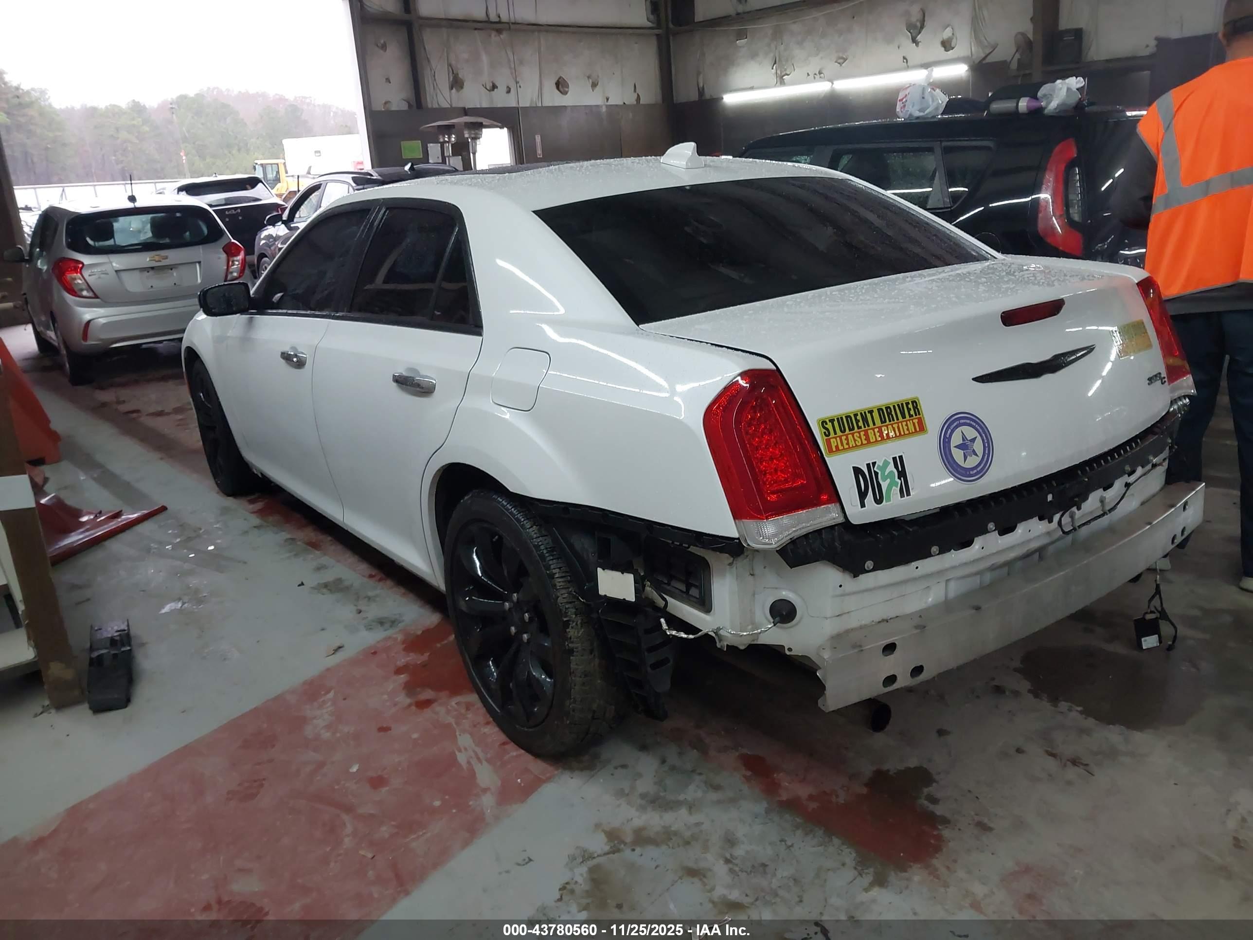 CHRYSLER 300C image 3
