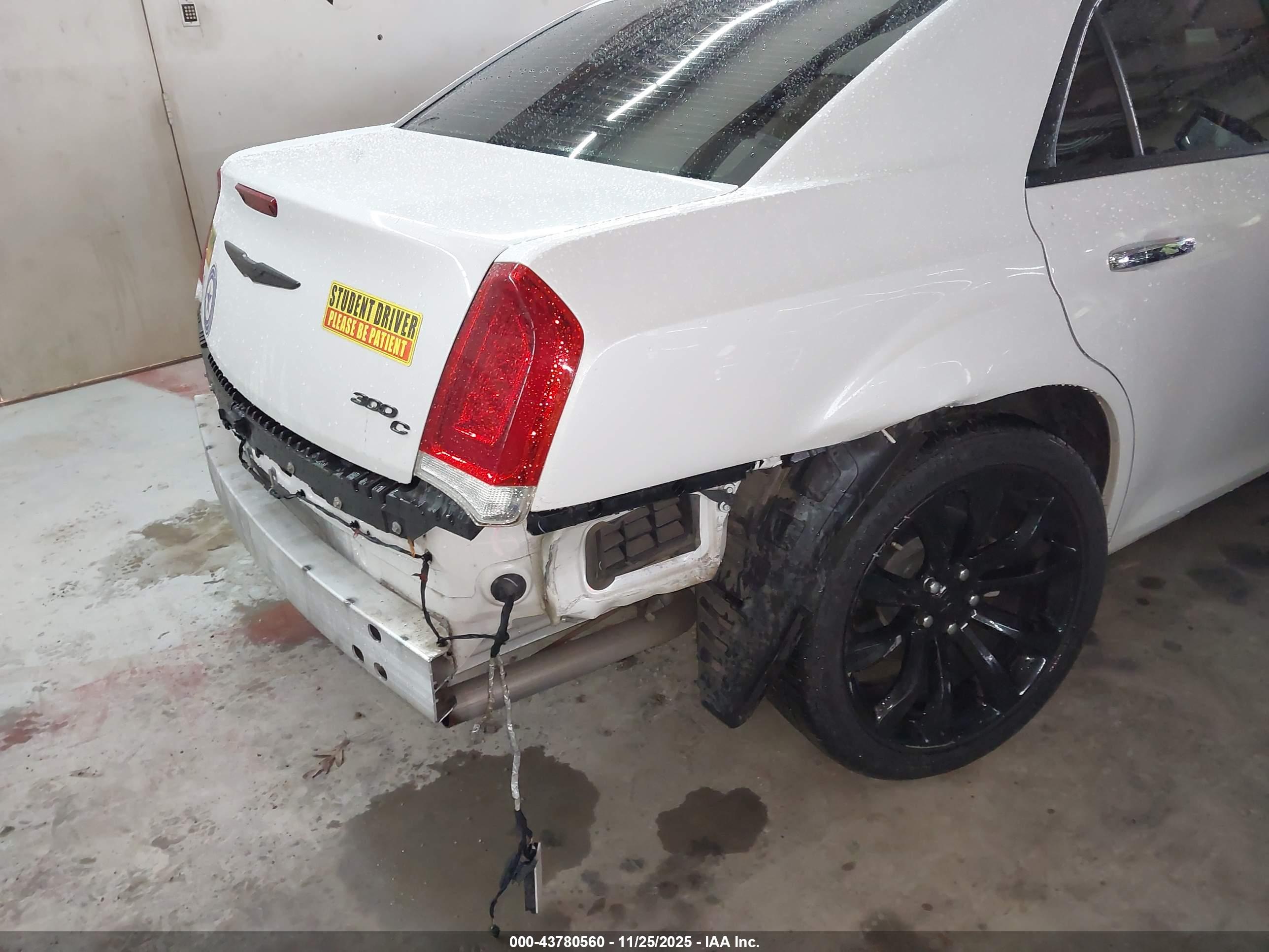 CHRYSLER 300C image 6