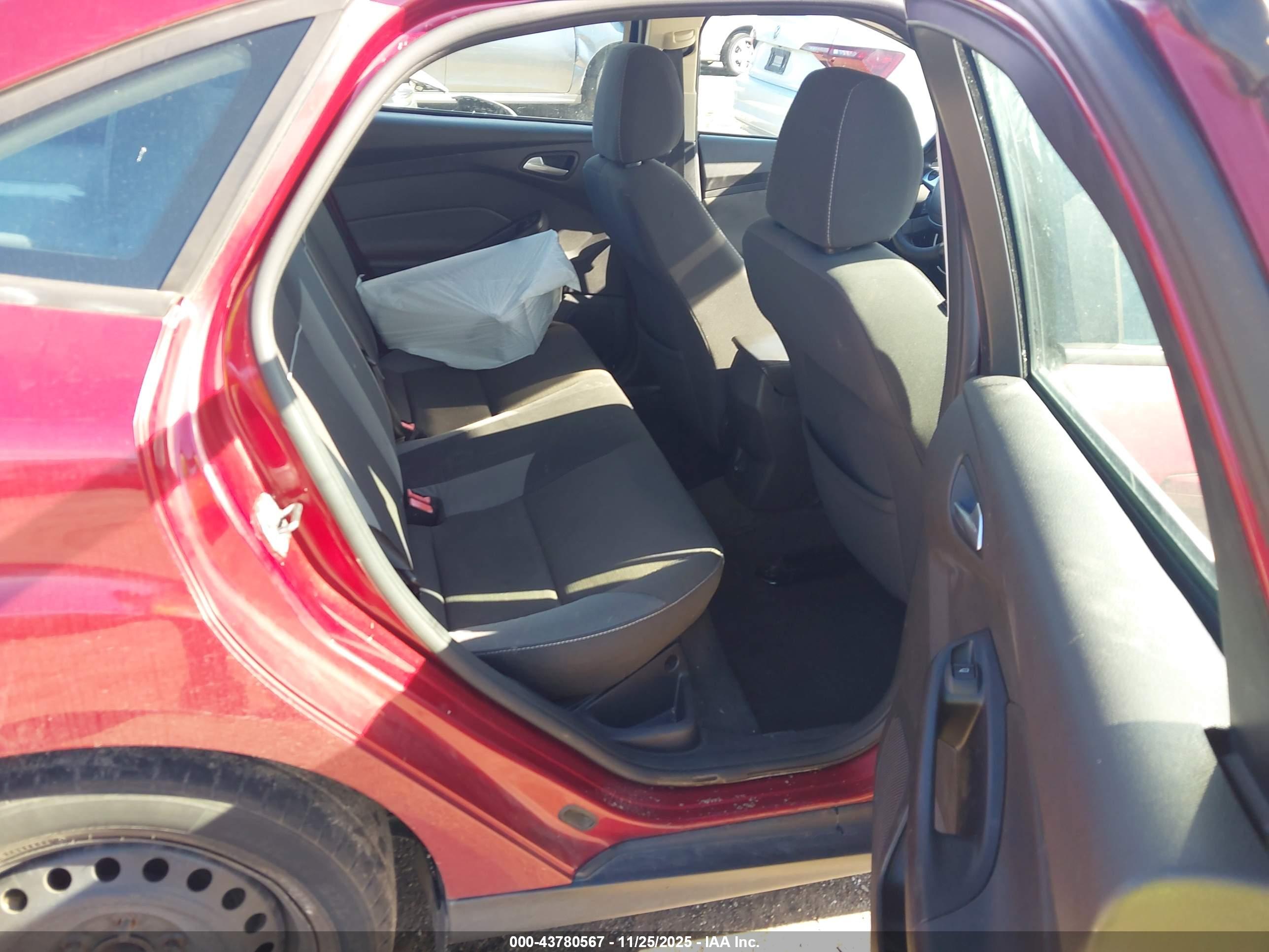 FORD FOCUS image 8