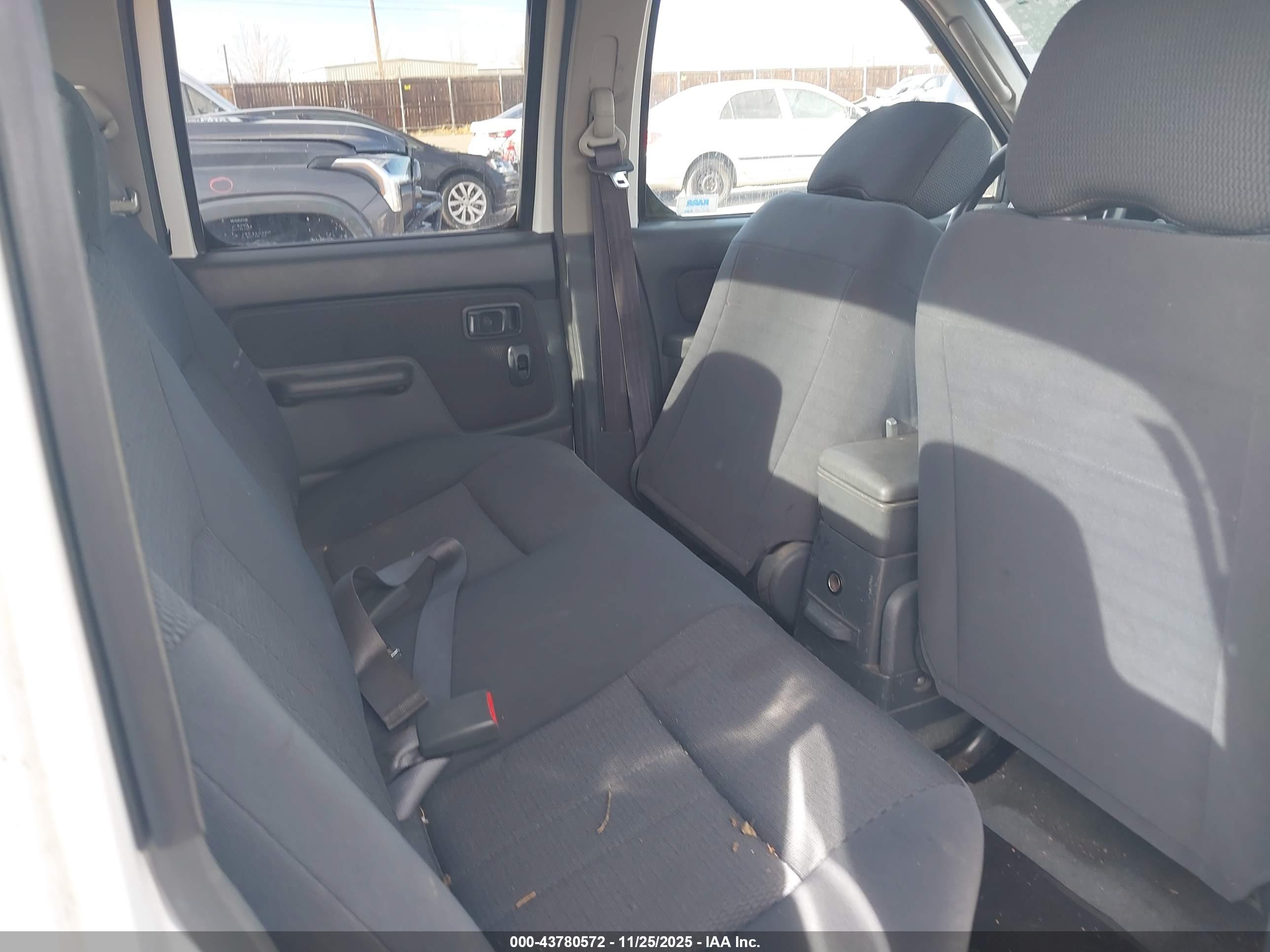 NISSAN FRONTIER image 8