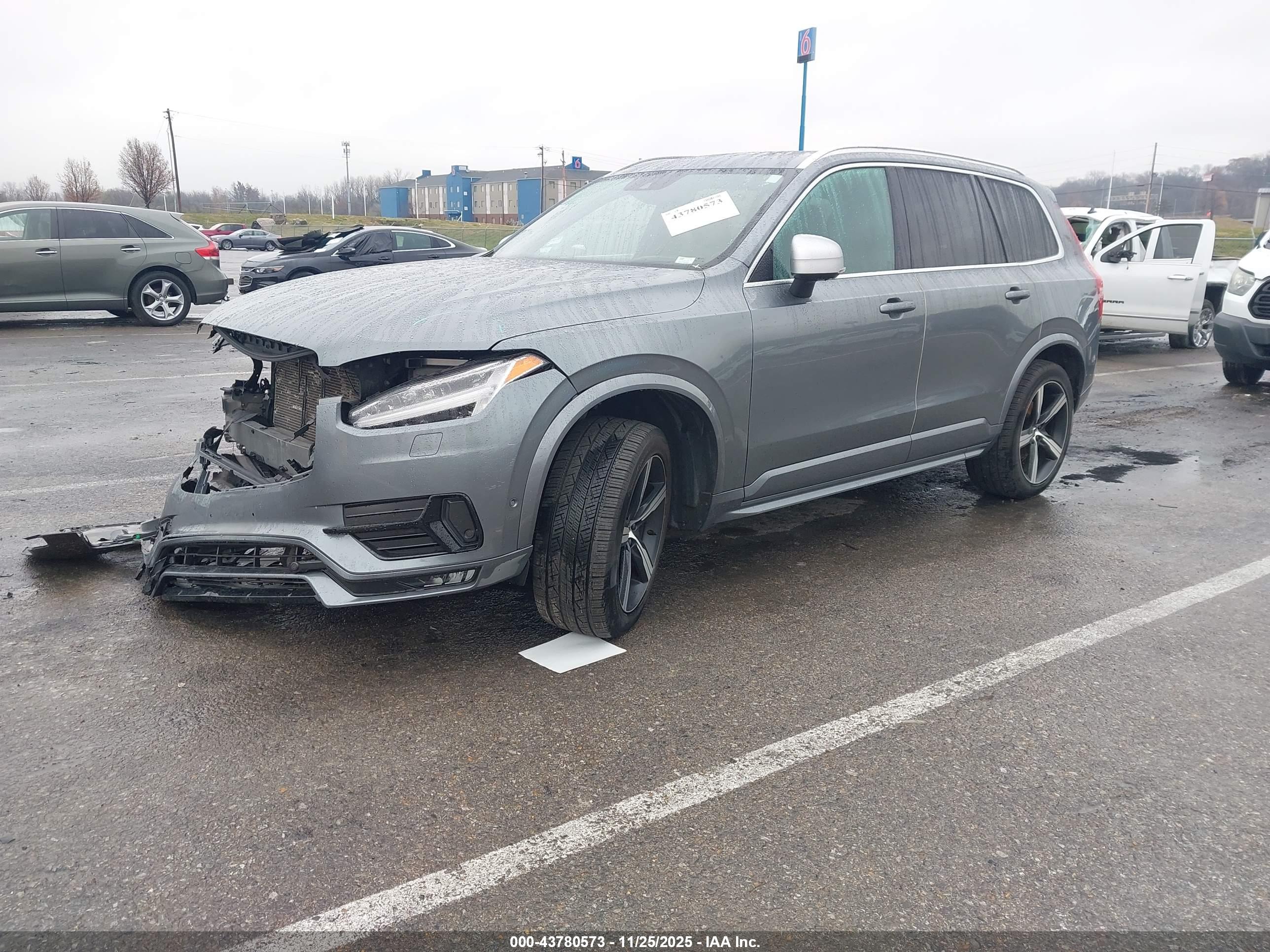 VOLVO XC90 image 2