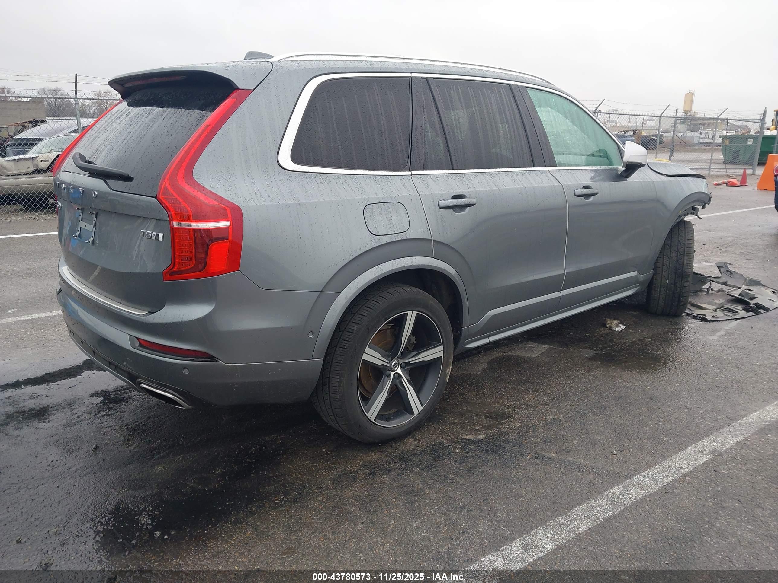 VOLVO XC90 image 4