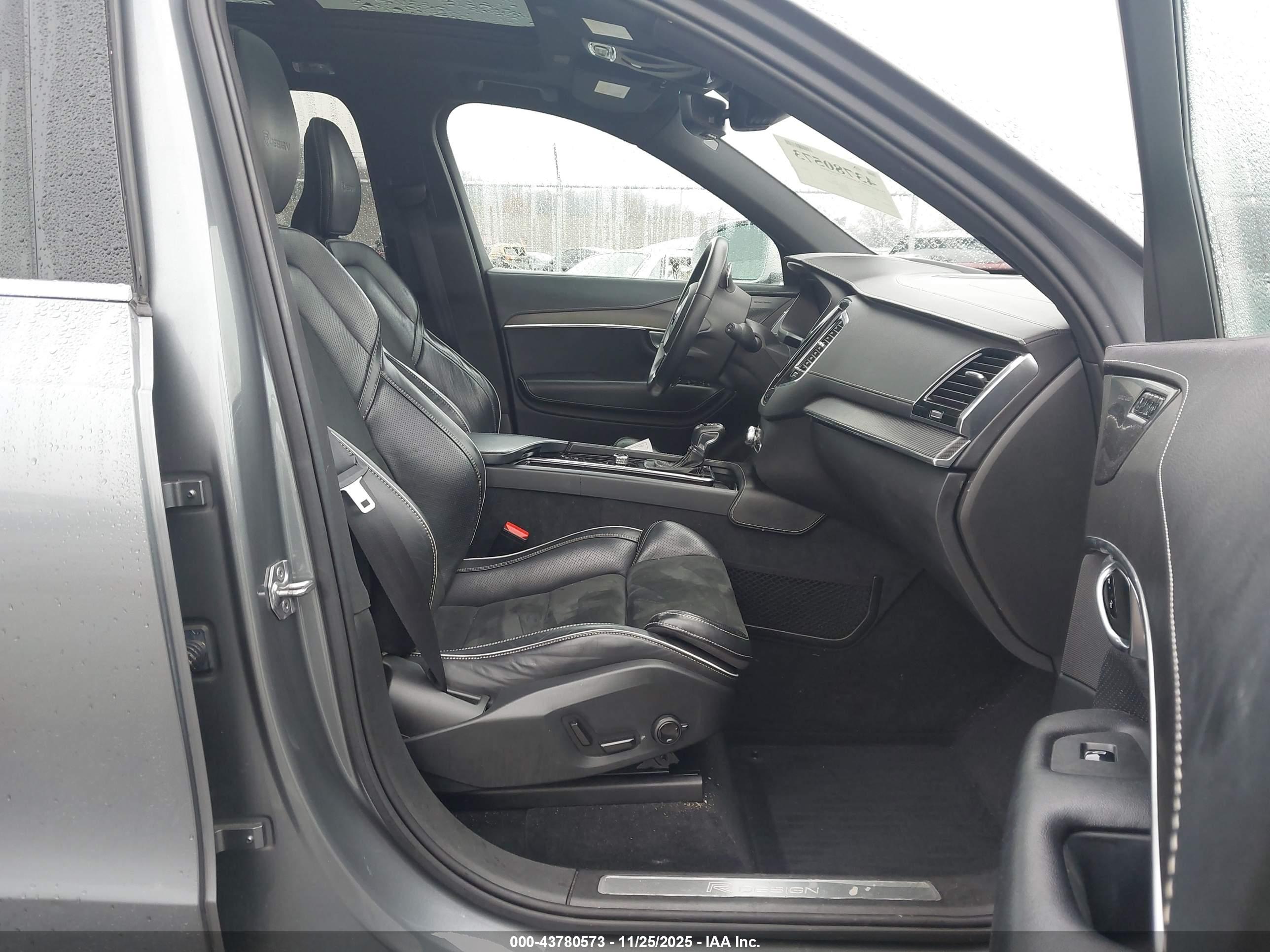 VOLVO XC90 image 5