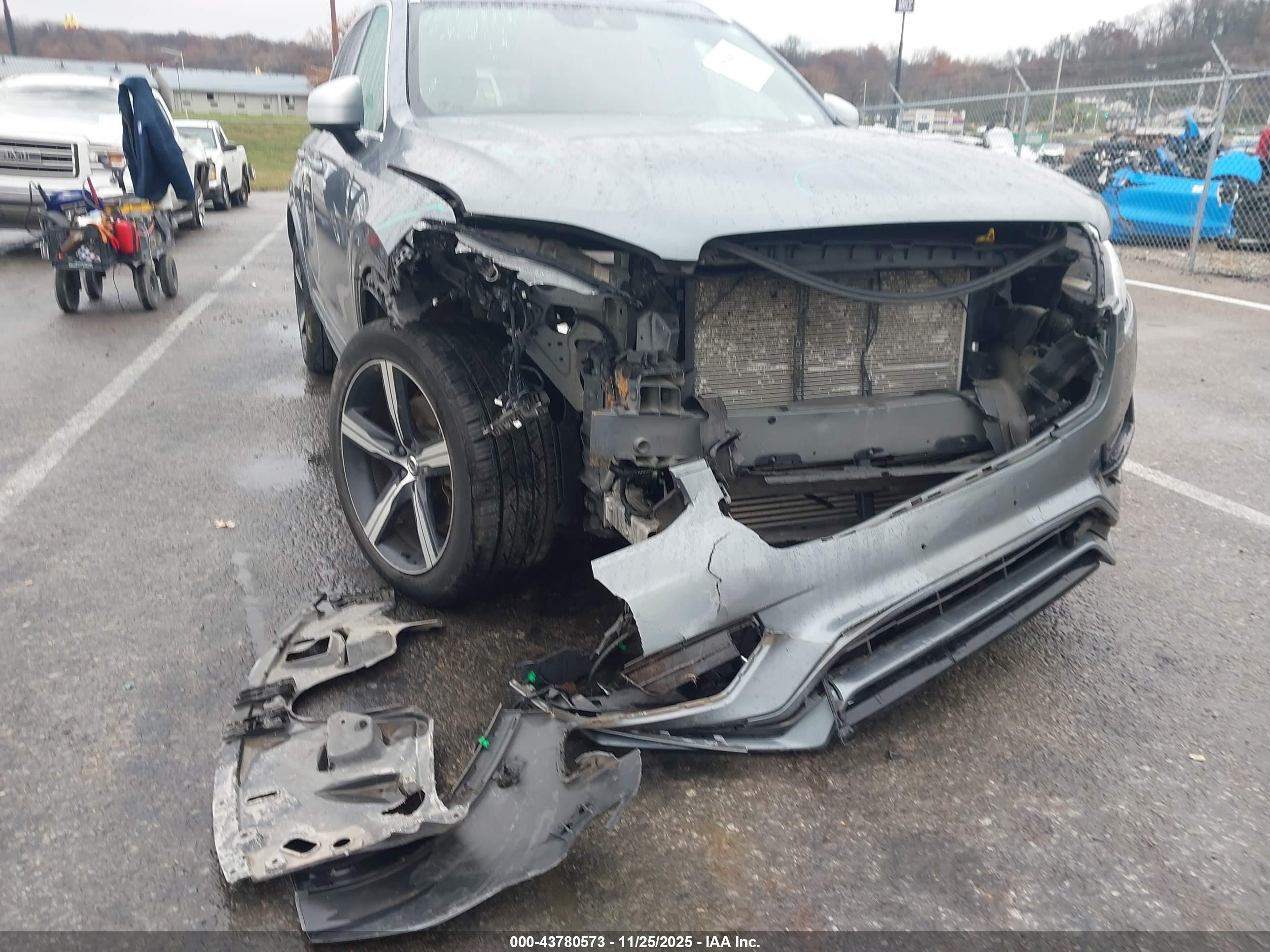 VOLVO XC90 image 6