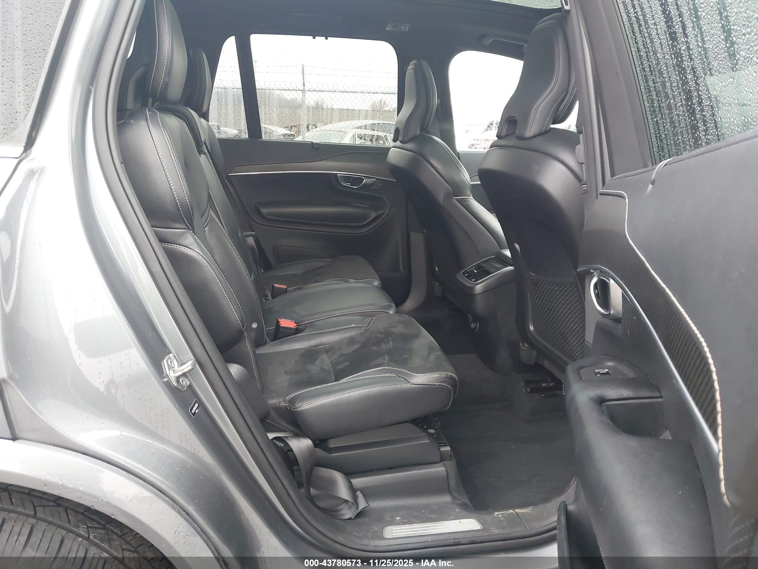 VOLVO XC90 image 8