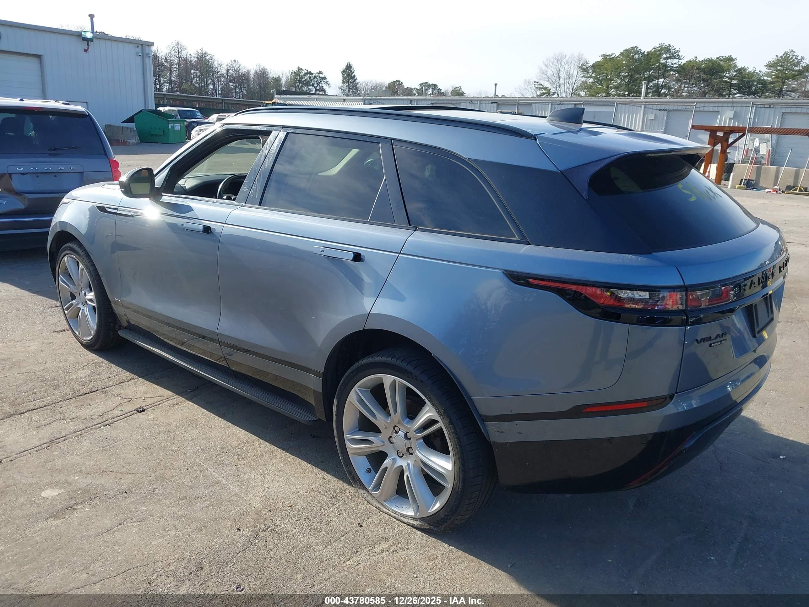 LAND ROVER image 3