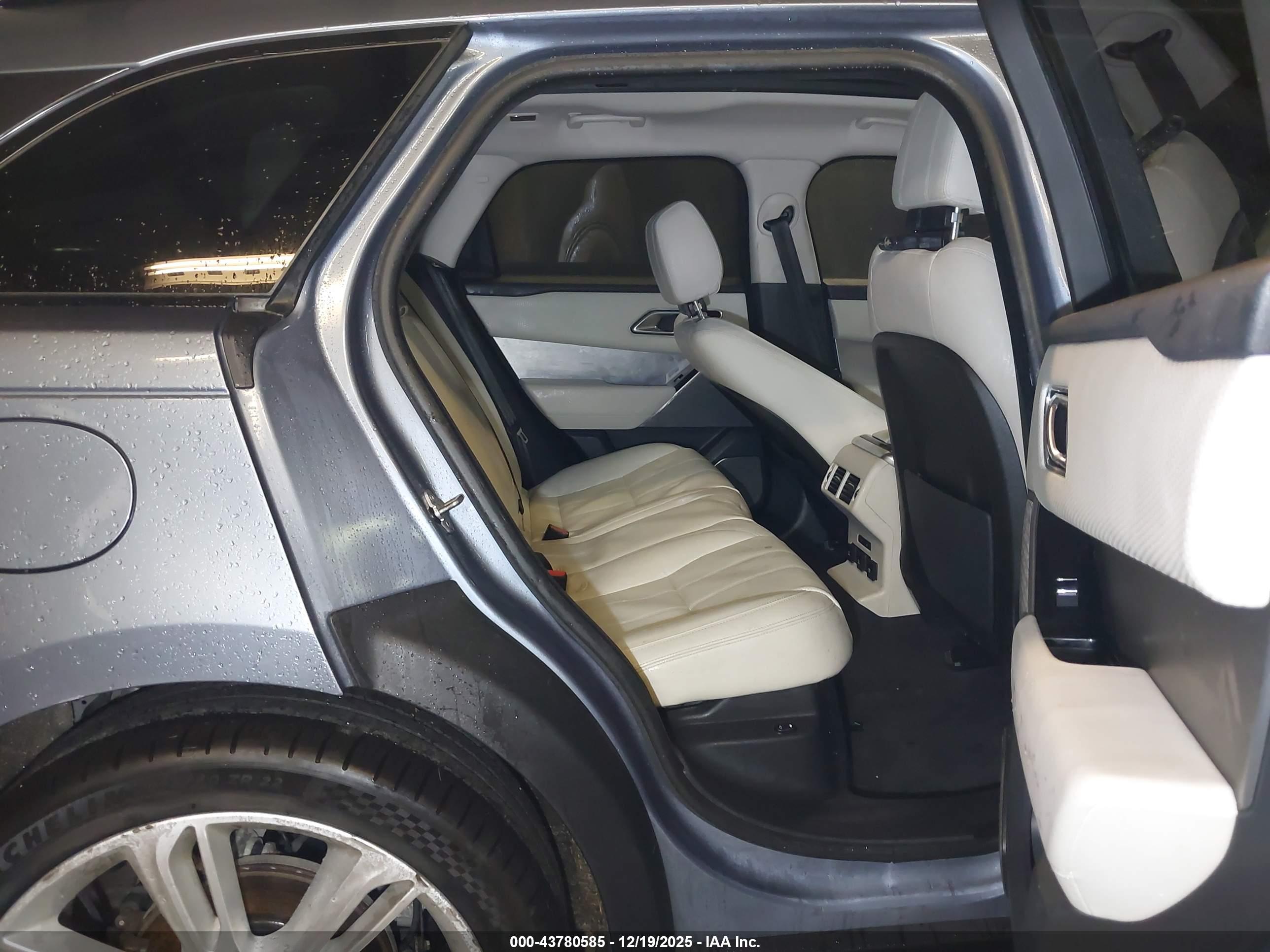 LAND ROVER image 8