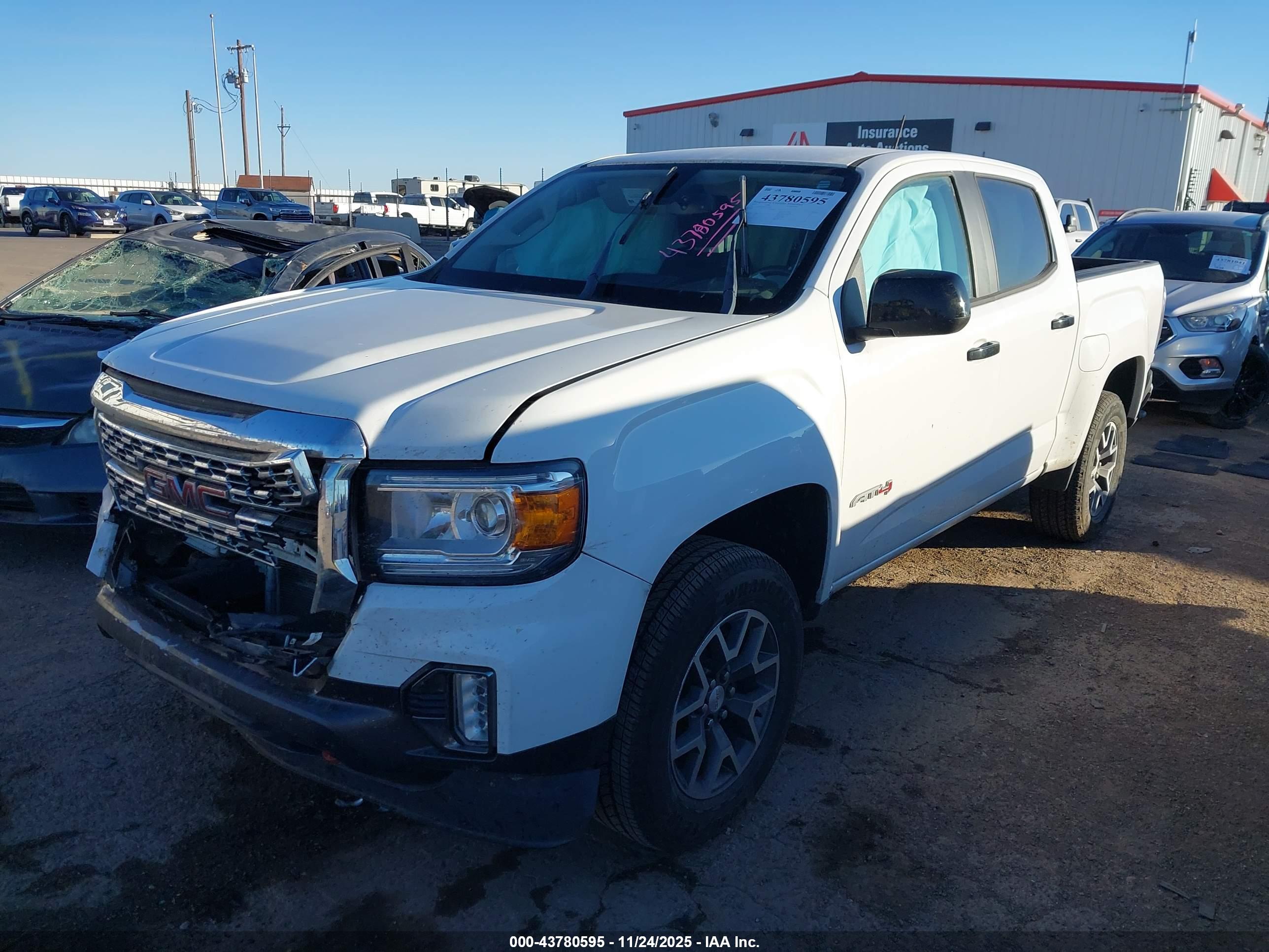 GMC CANYON image 2