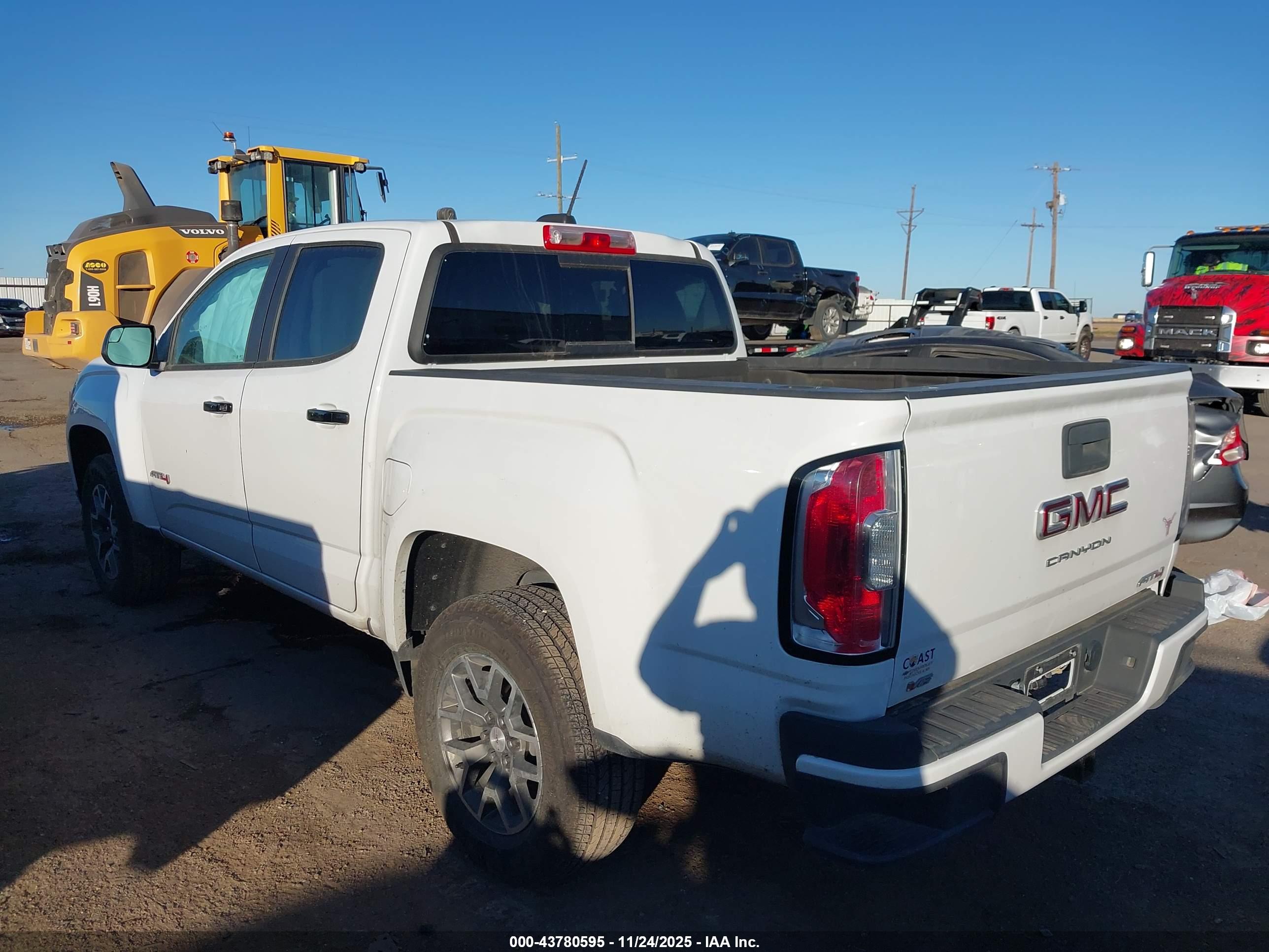 GMC CANYON image 3