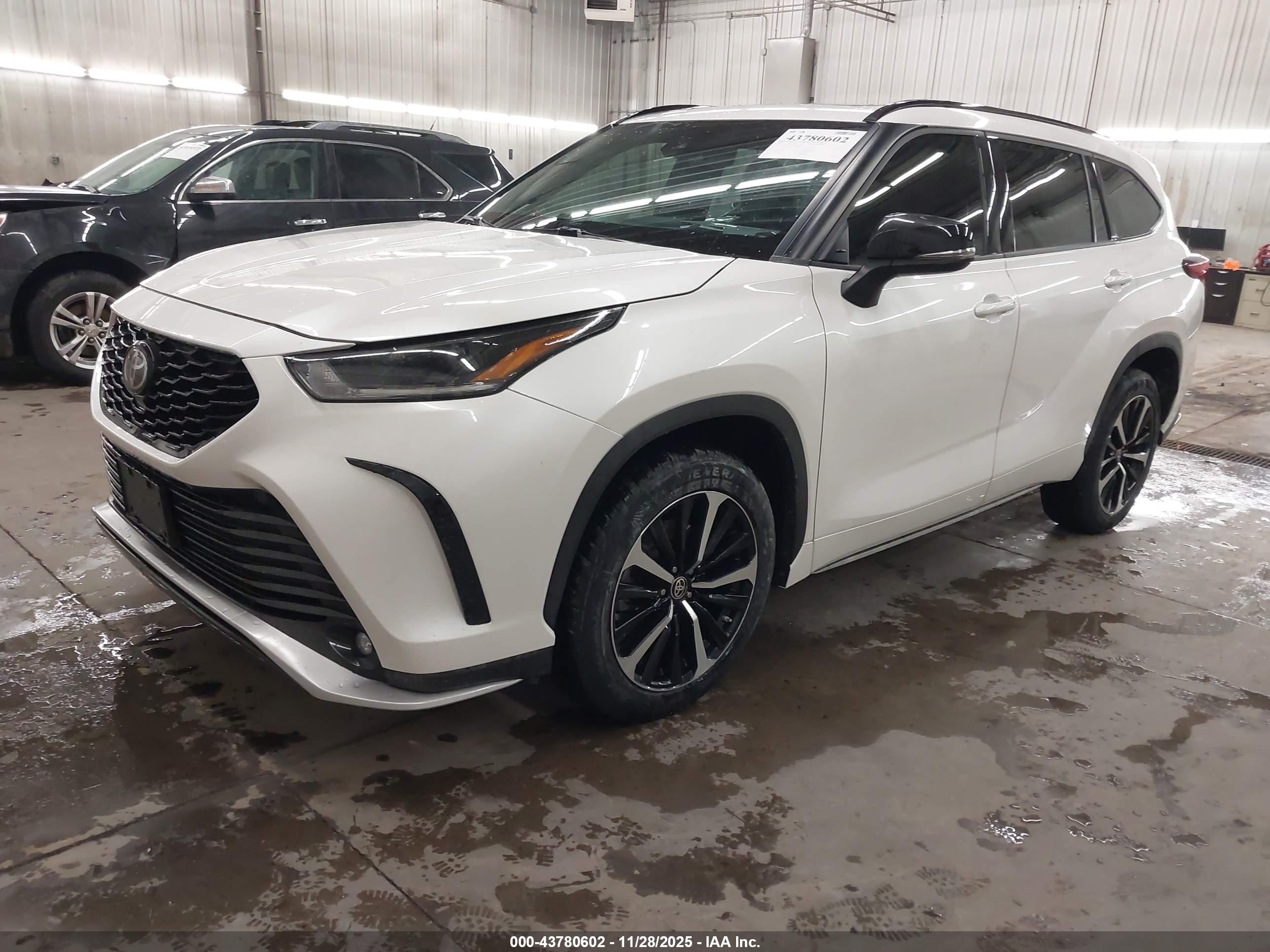 TOYOTA HIGHLANDER image 2