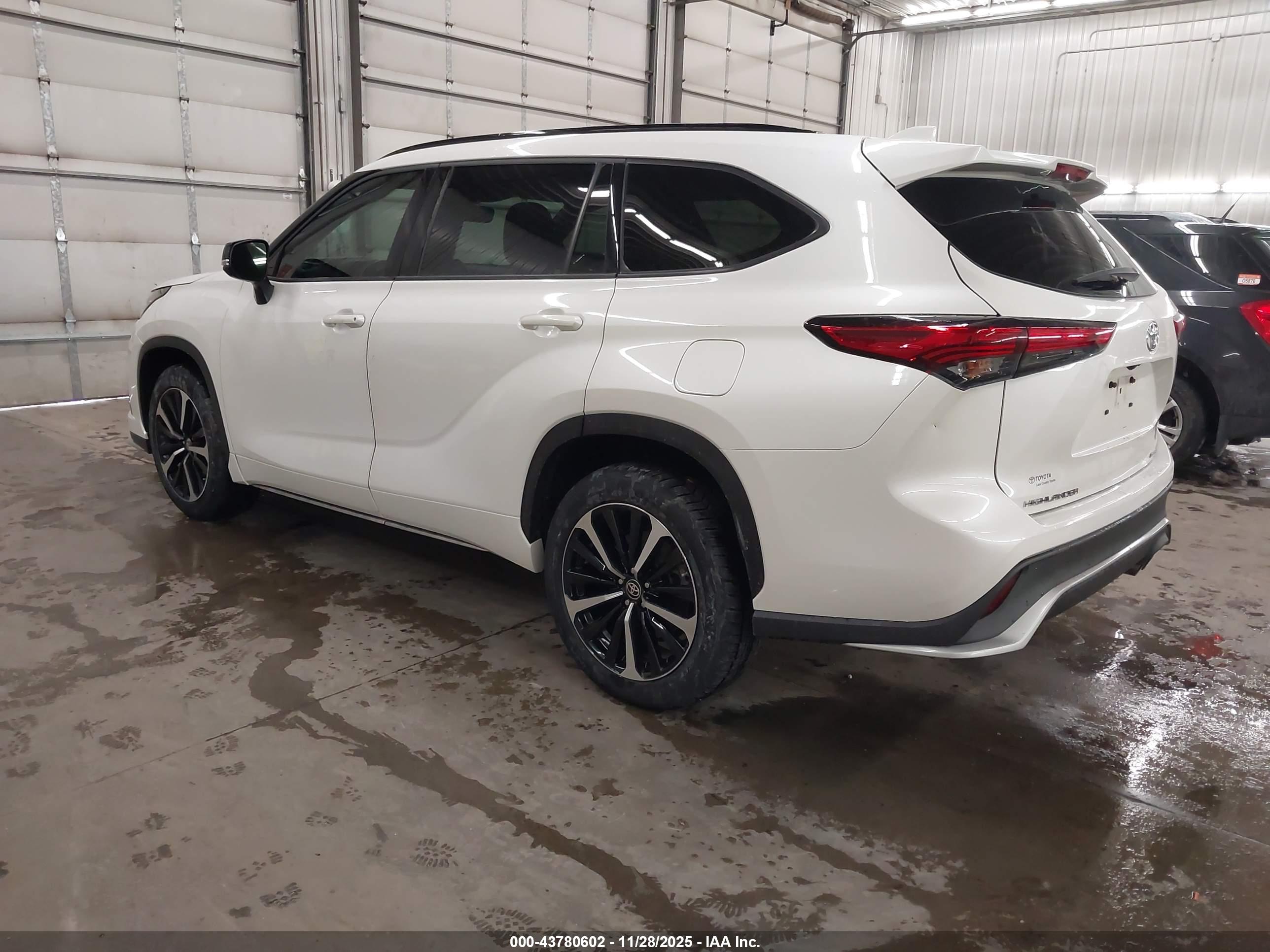 TOYOTA HIGHLANDER image 3