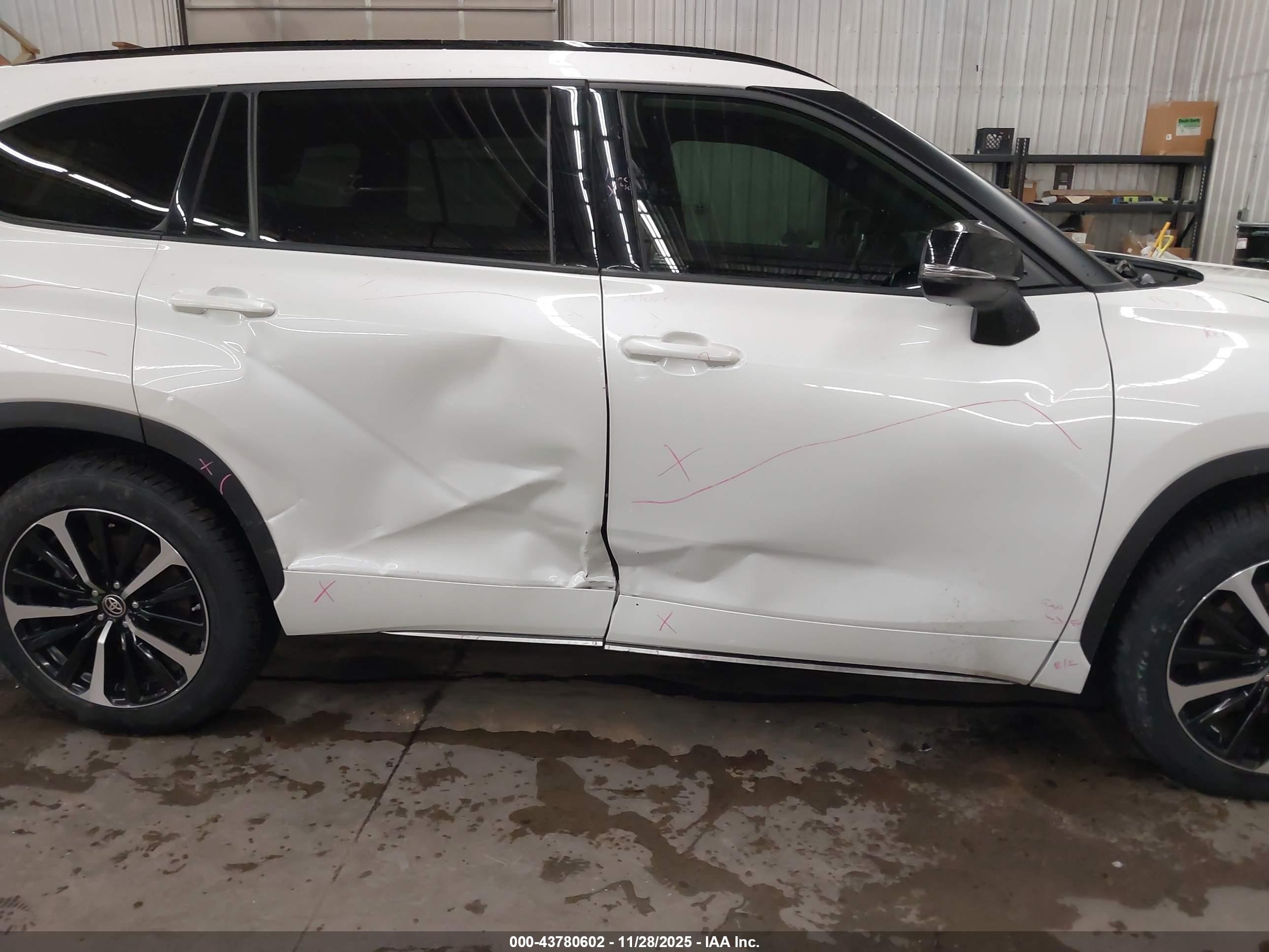 TOYOTA HIGHLANDER image 6