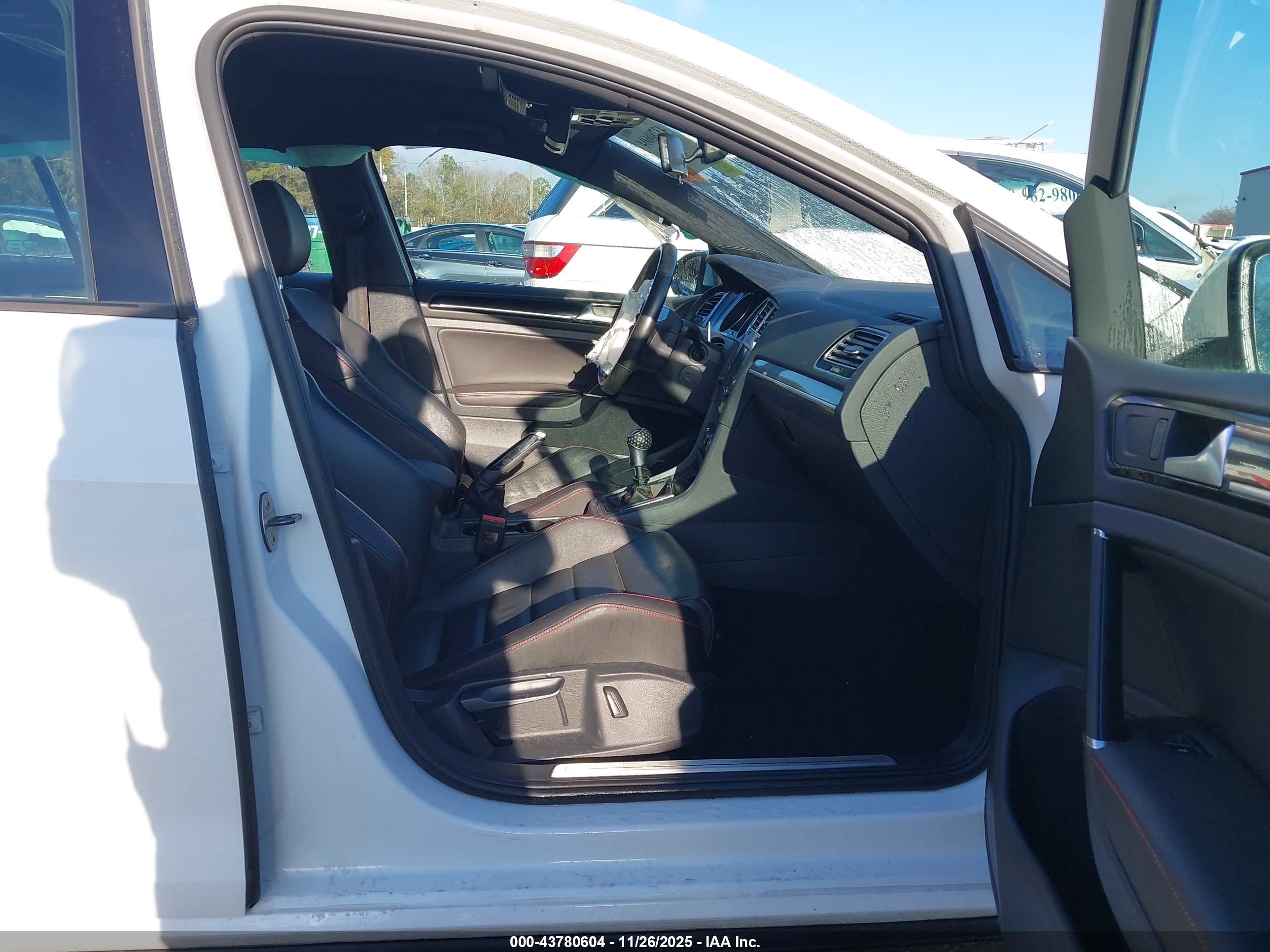 VOLKSWAGEN GOLF image 5