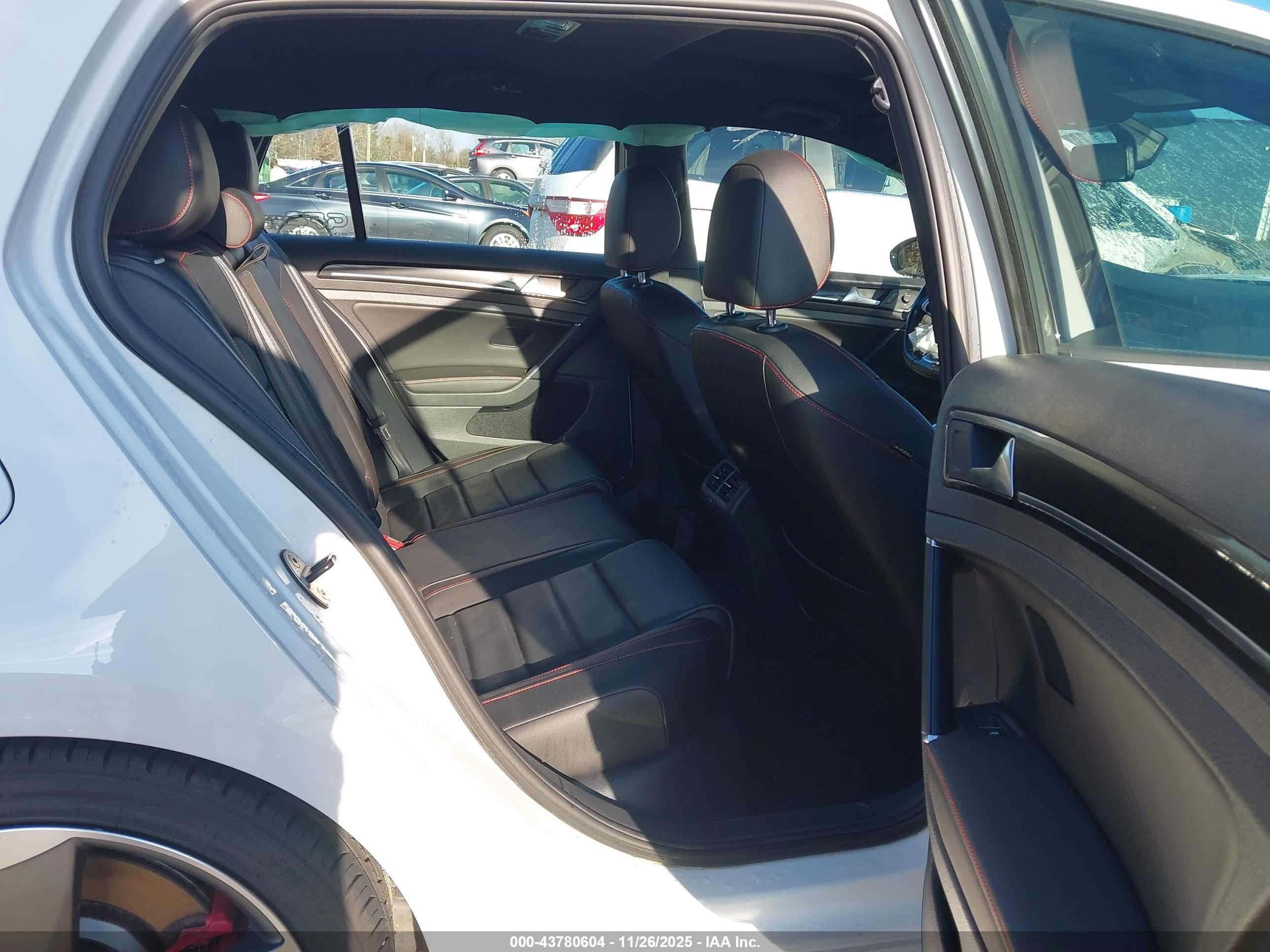 VOLKSWAGEN GOLF image 8