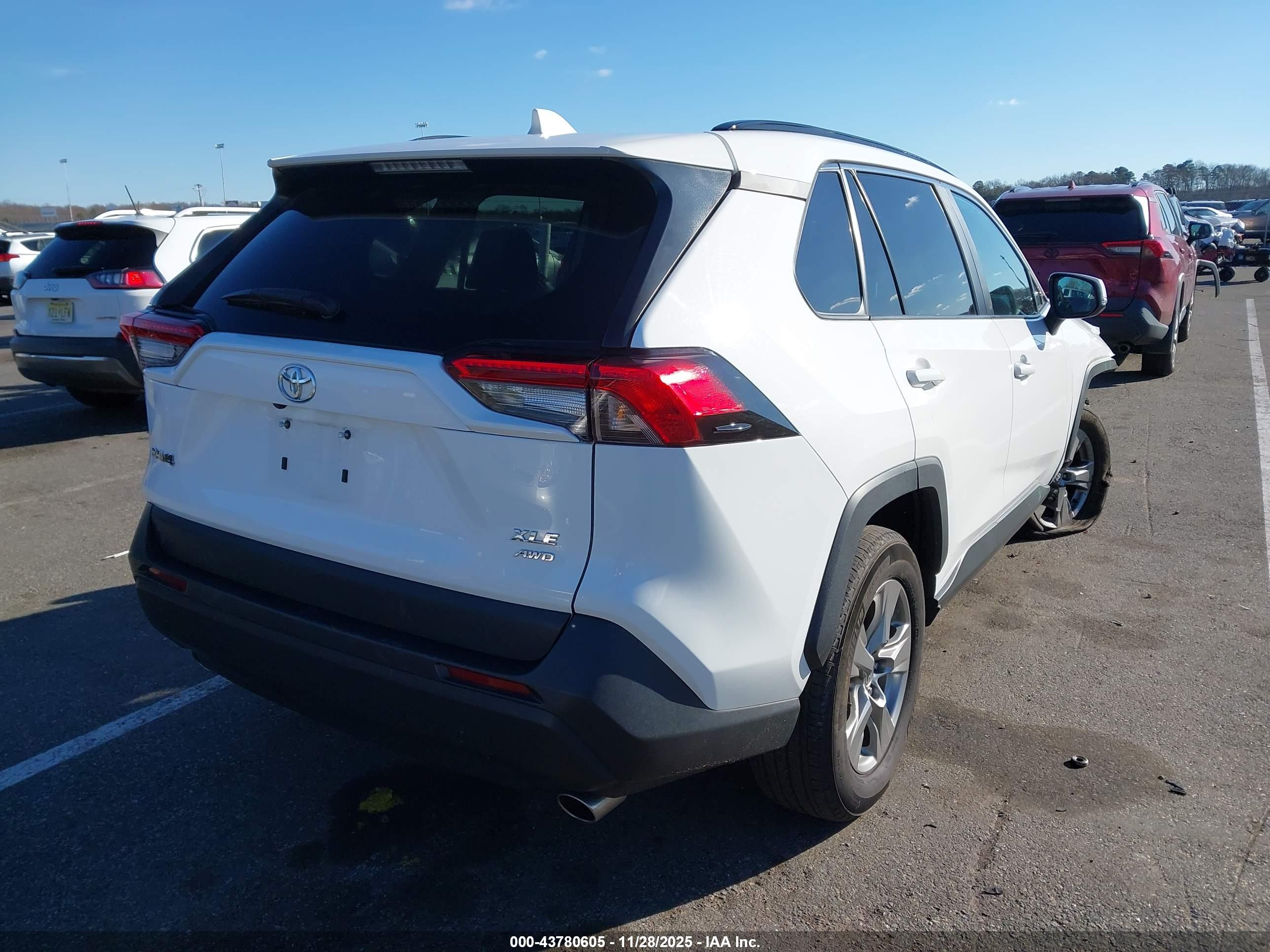 TOYOTA RAV4 image 4