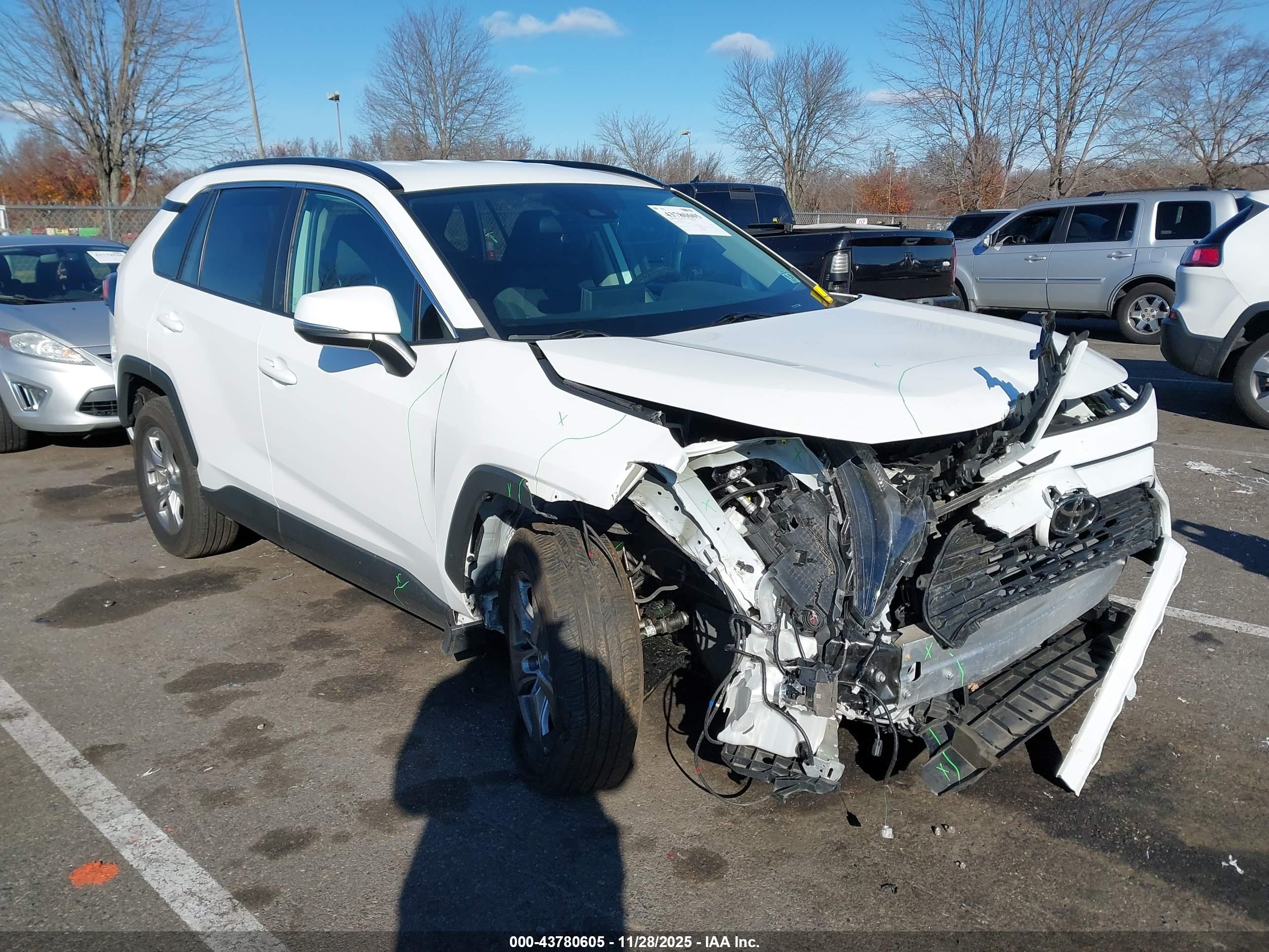 TOYOTA RAV4 image 6