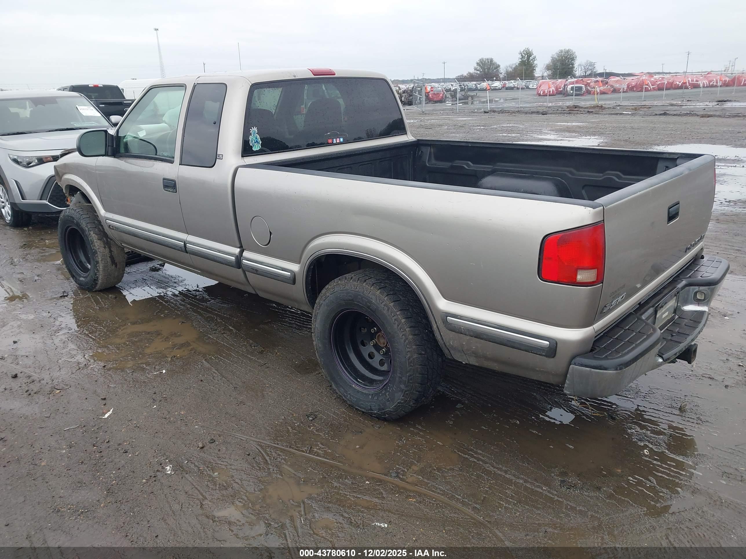 CHEVROLET S-10 image 3