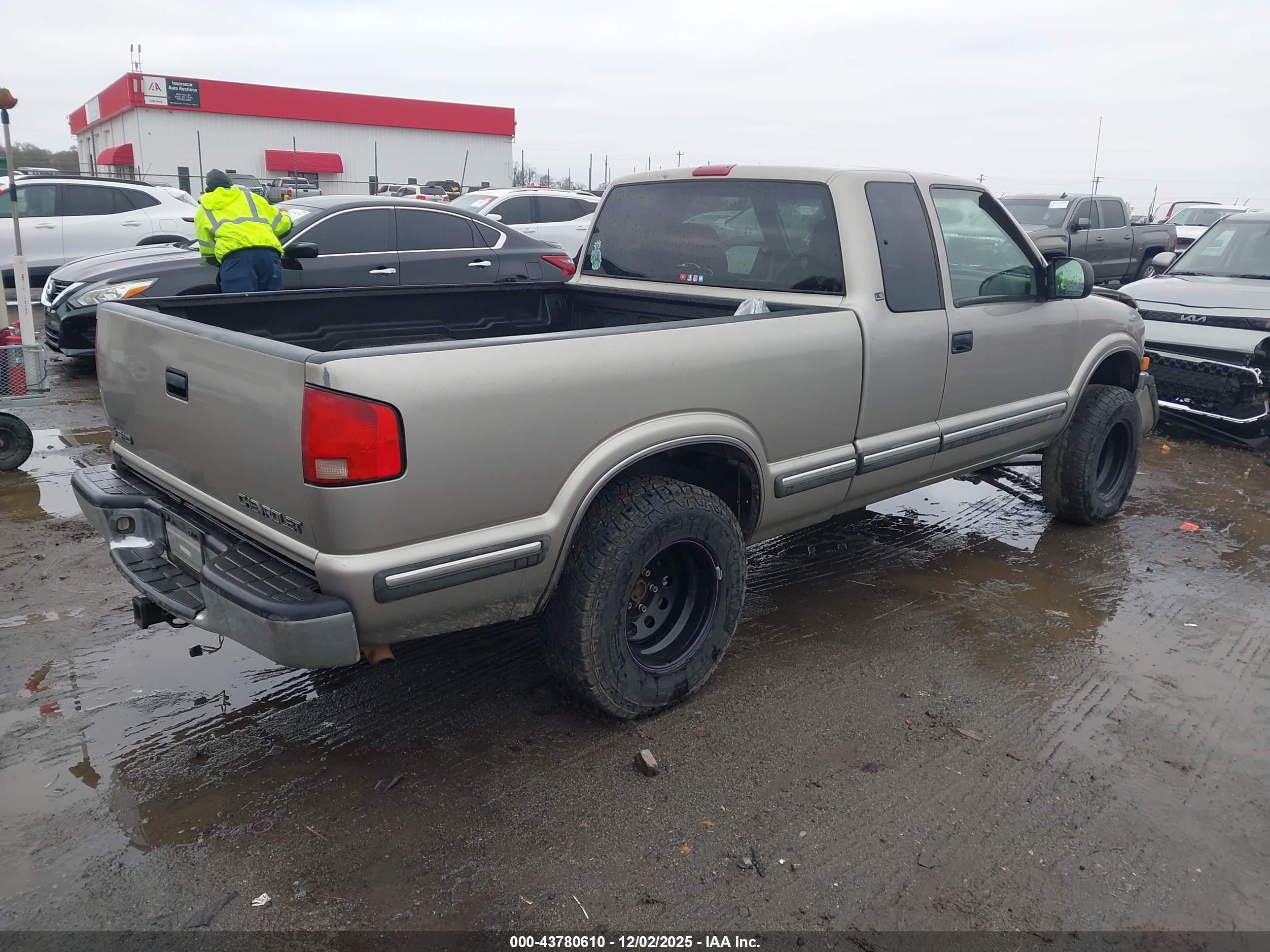 CHEVROLET S-10 image 4