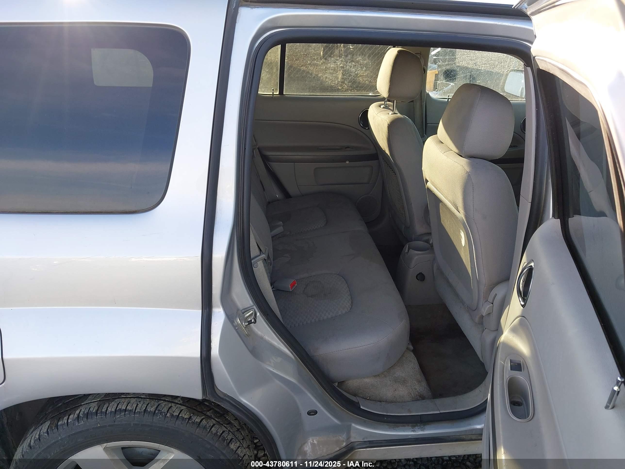 CHEVROLET HHR image 8