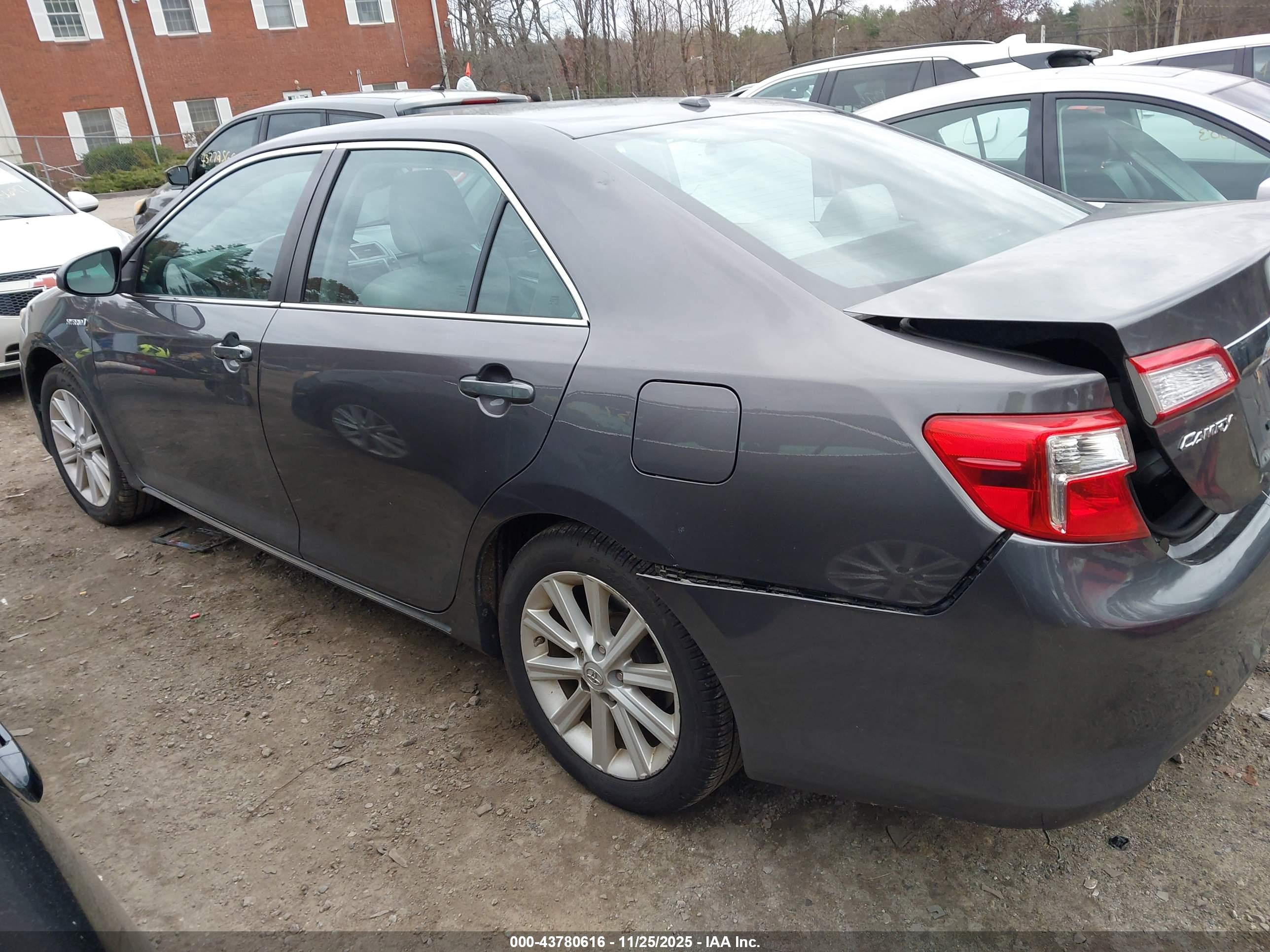 TOYOTA CAMRY image 3