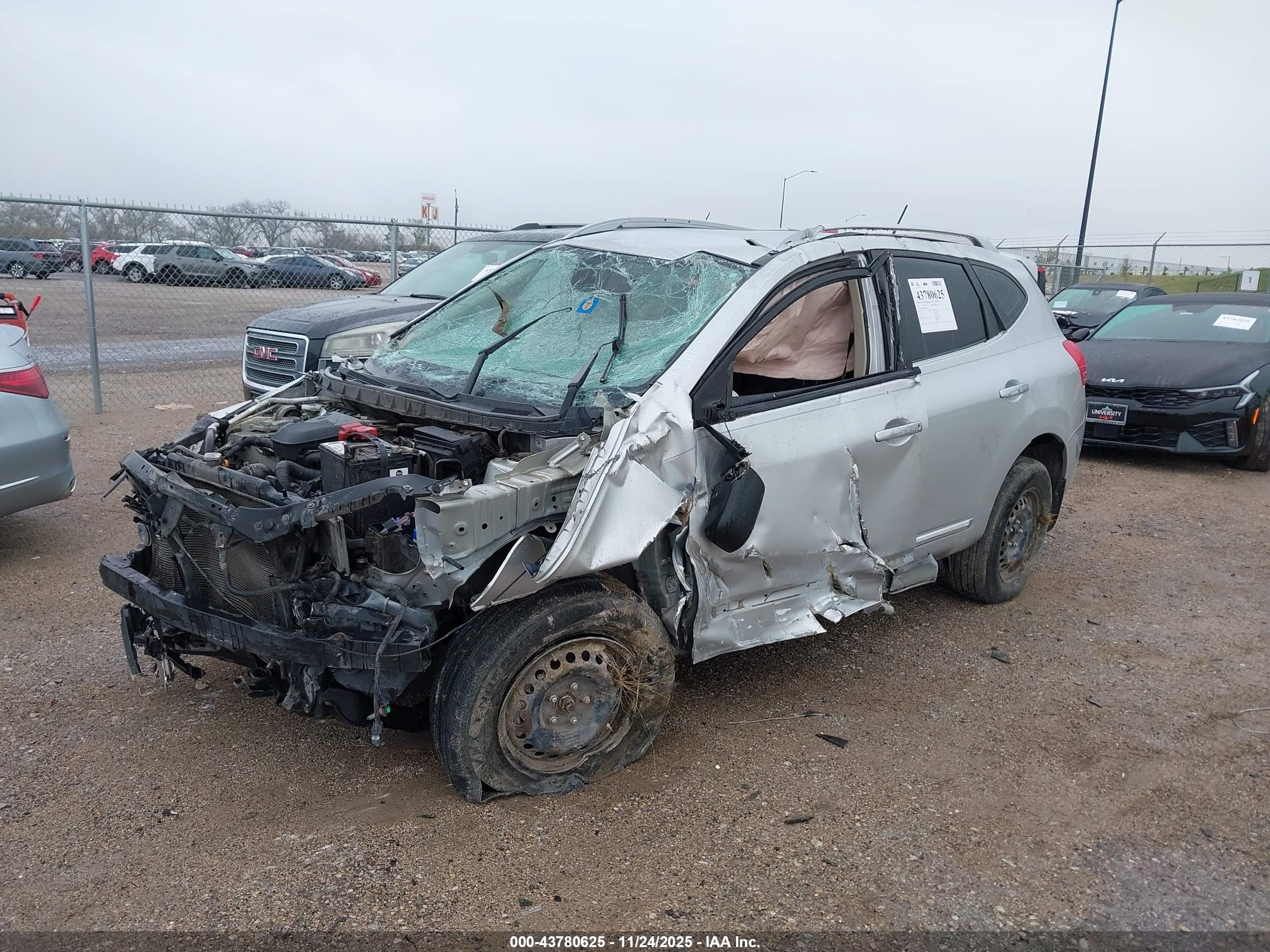 NISSAN ROGUE image 2