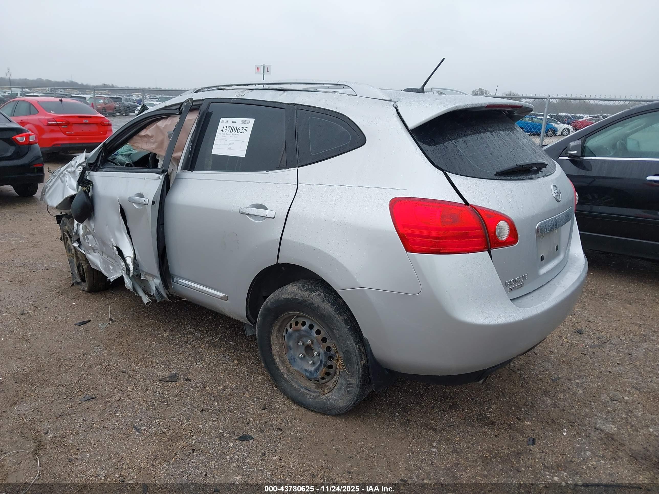 NISSAN ROGUE image 3