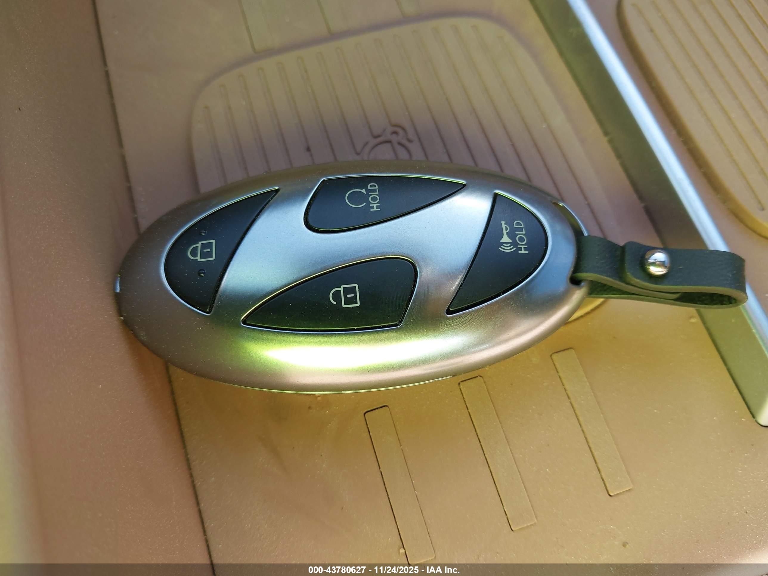 HYUNDAI SANTA image 11