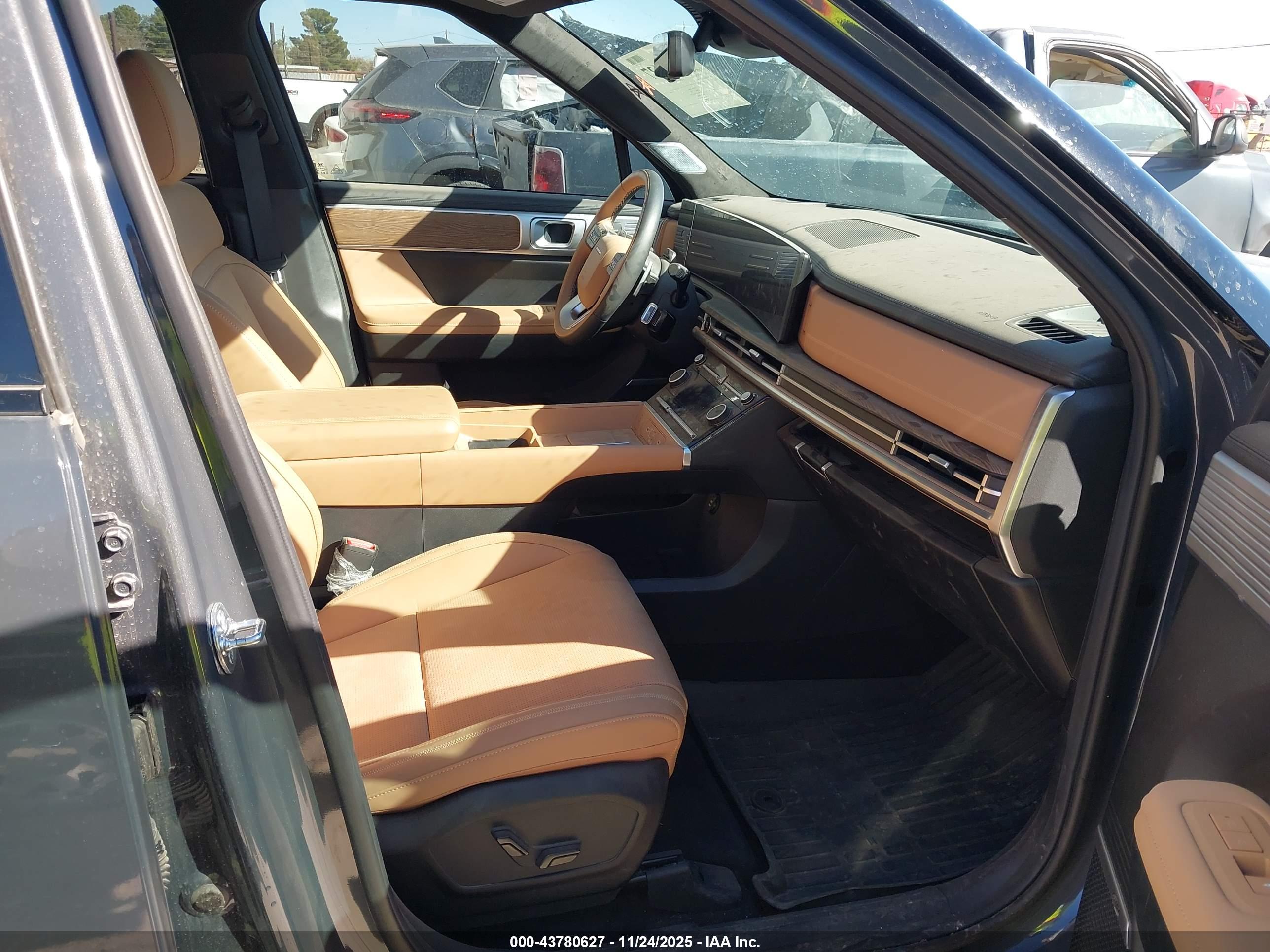 HYUNDAI SANTA image 5