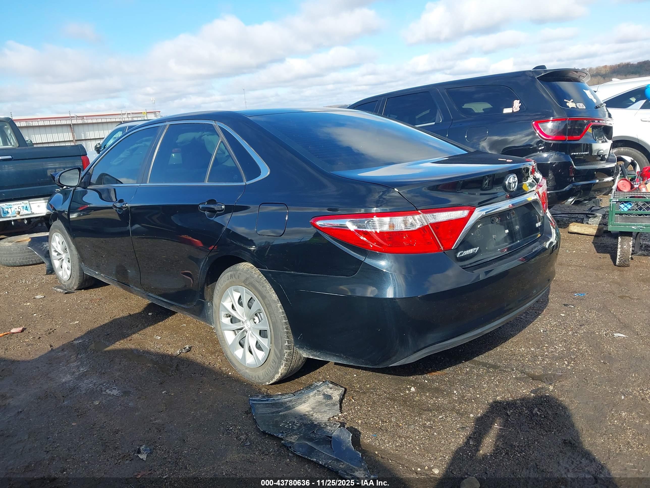 TOYOTA CAMRY image 3