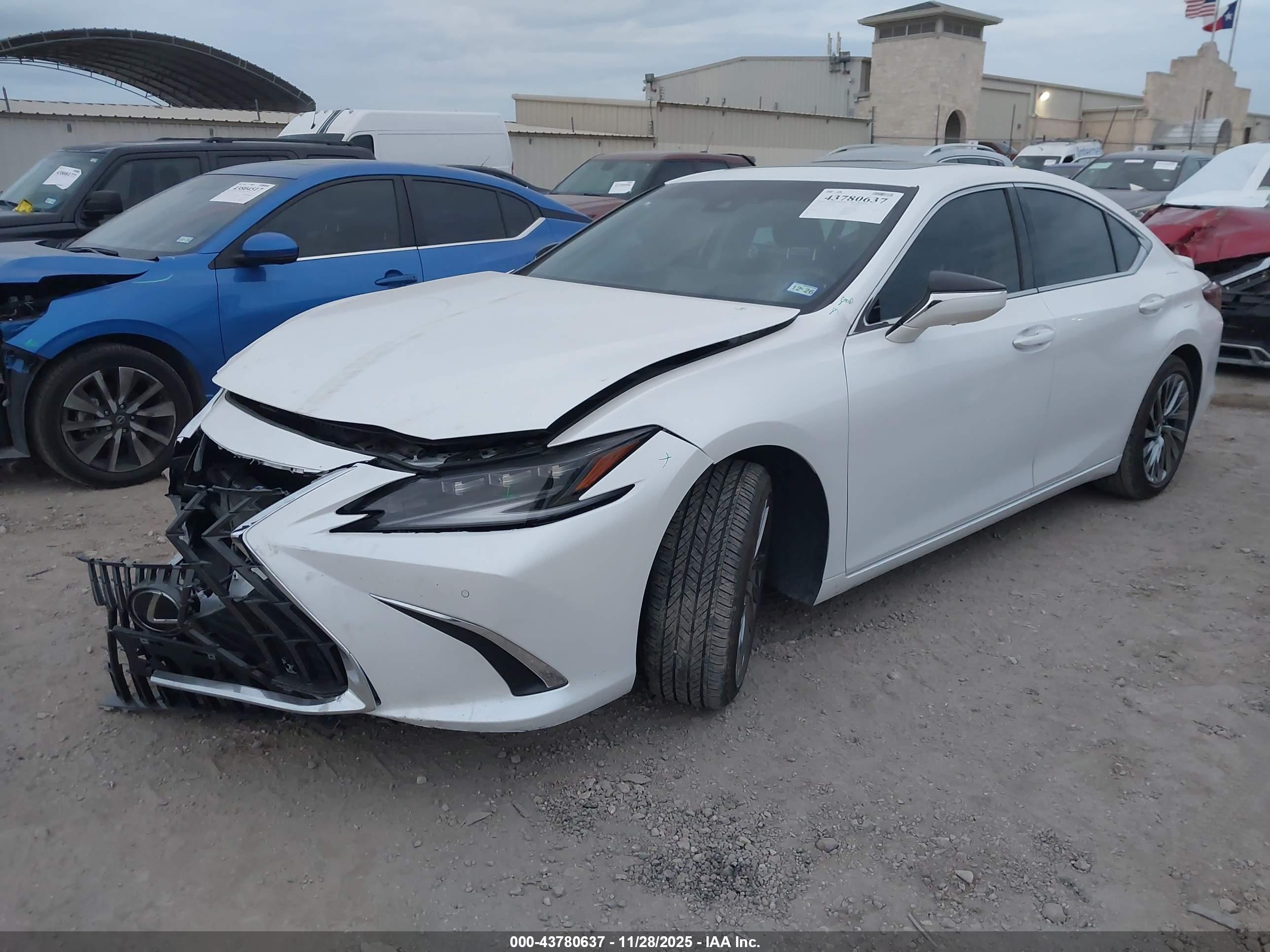 LEXUS ES image 2