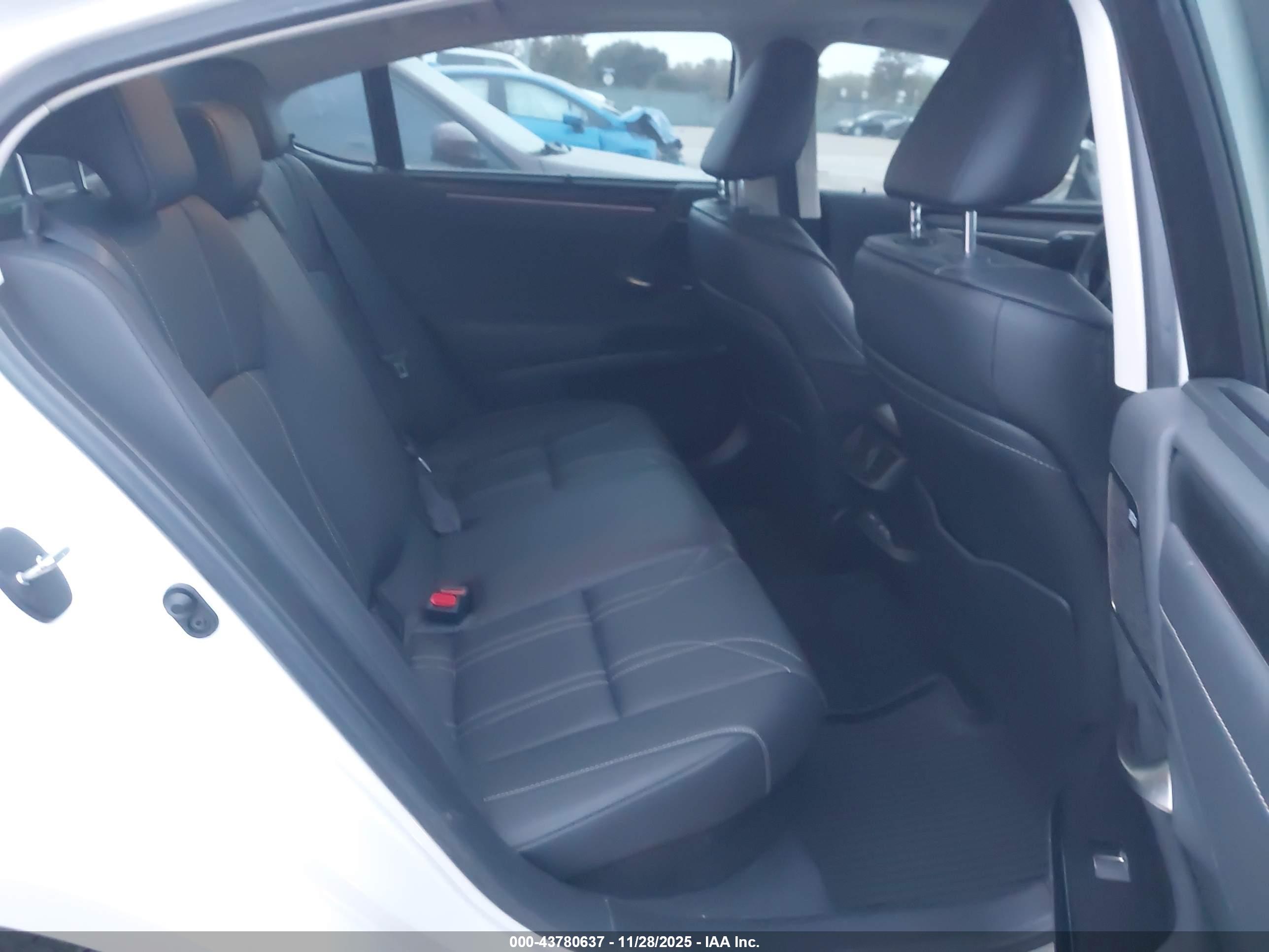 LEXUS ES image 8
