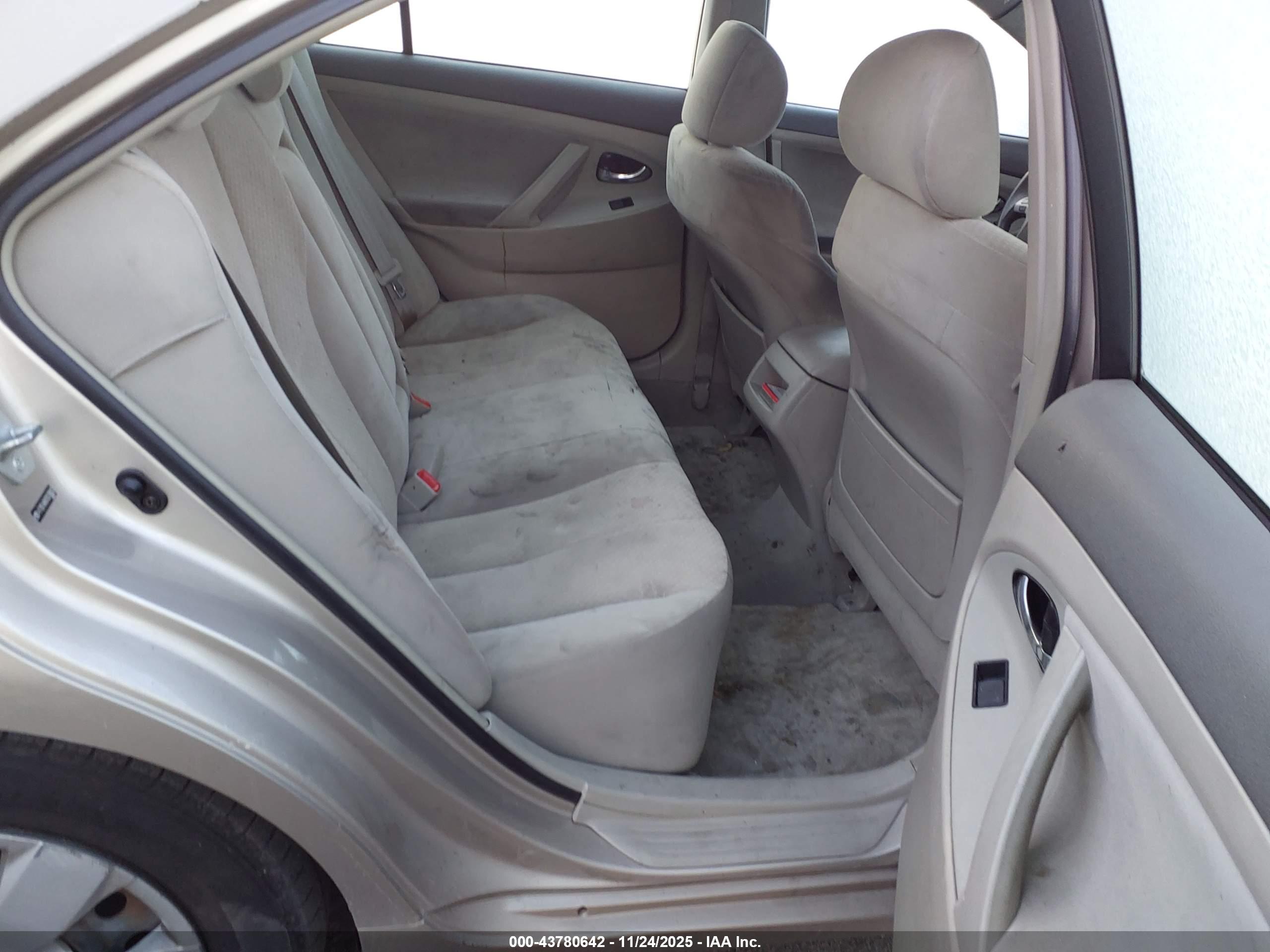 TOYOTA CAMRY image 8