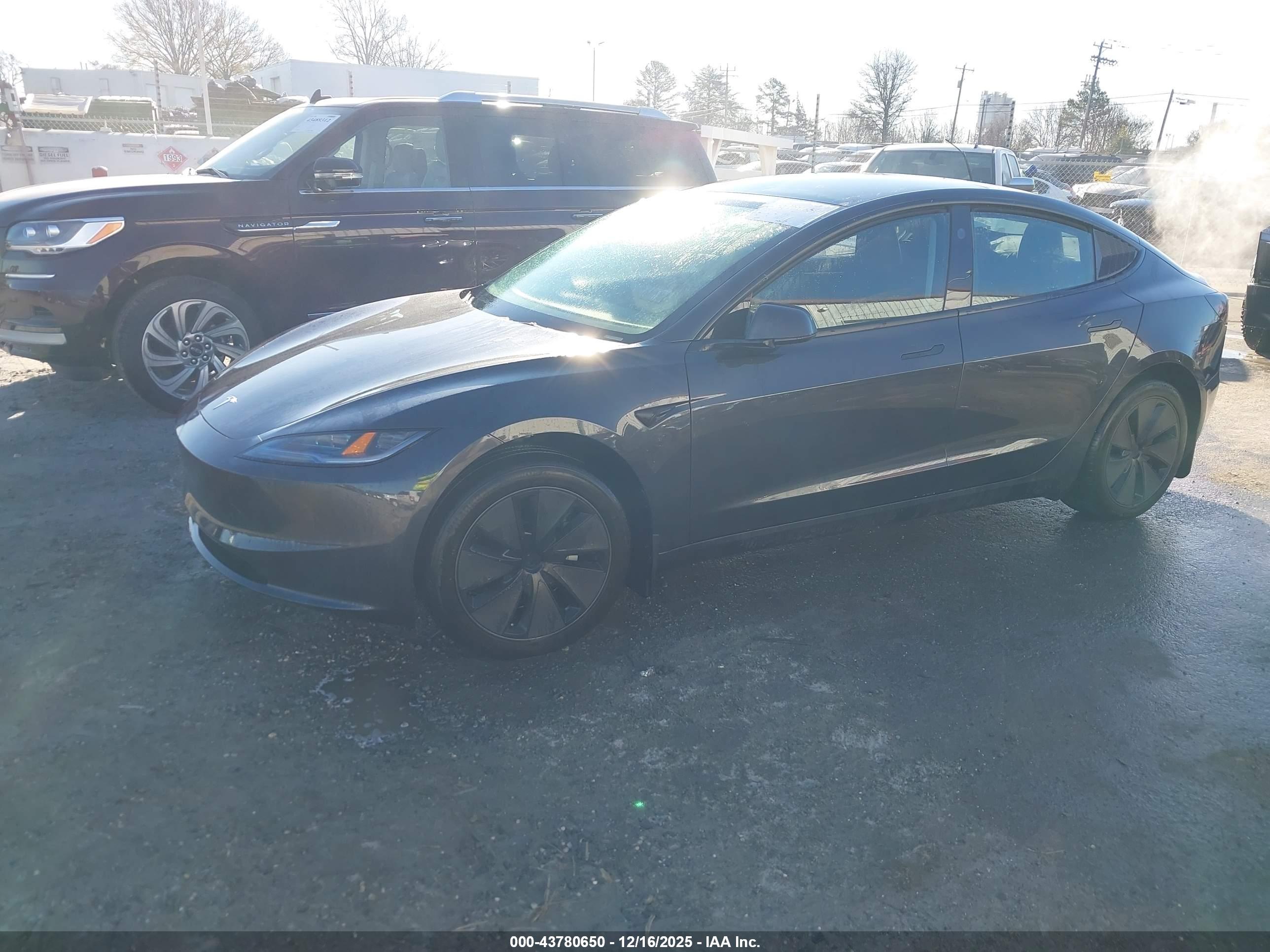 TESLA MODEL image 2