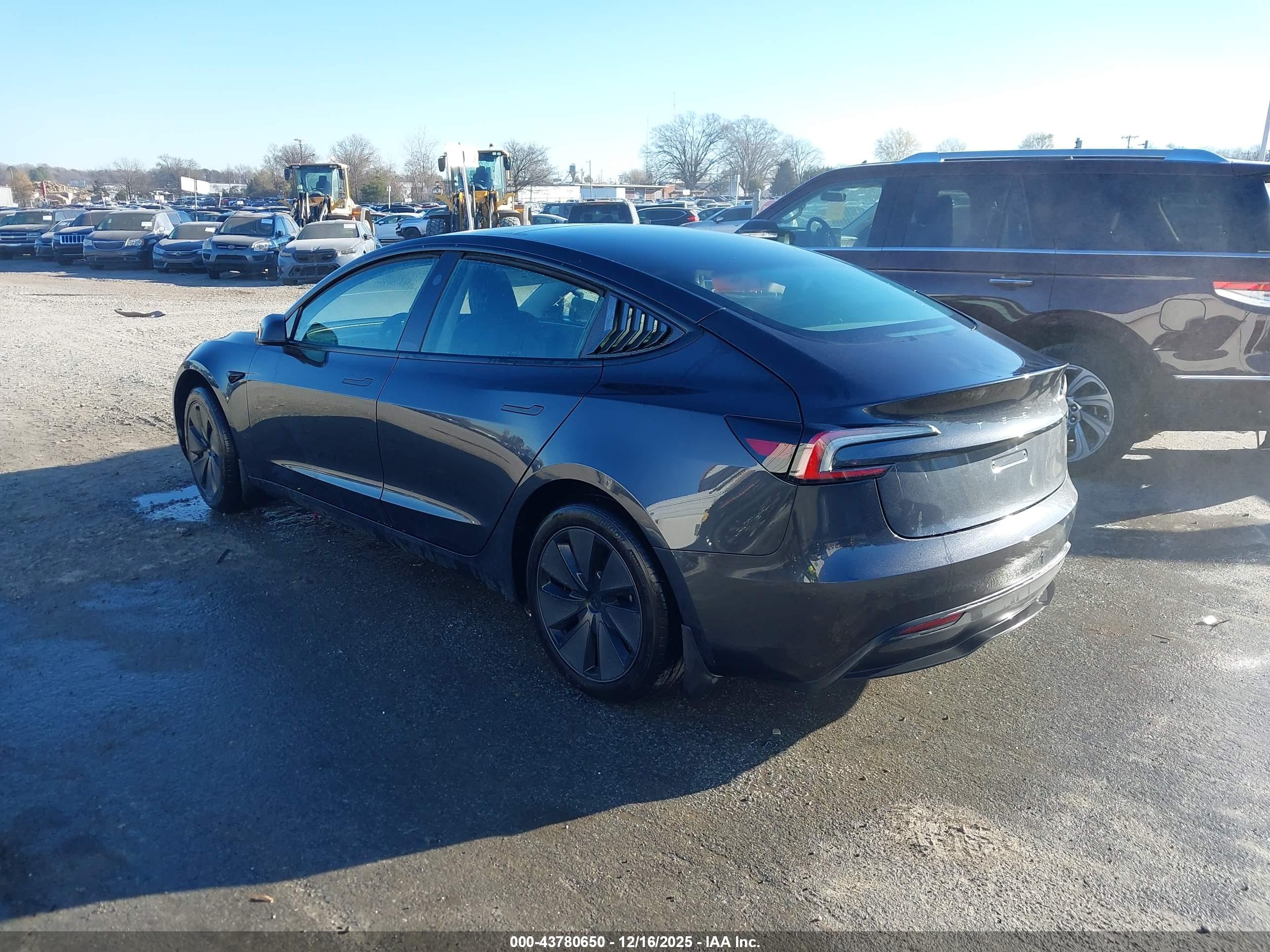TESLA MODEL image 3