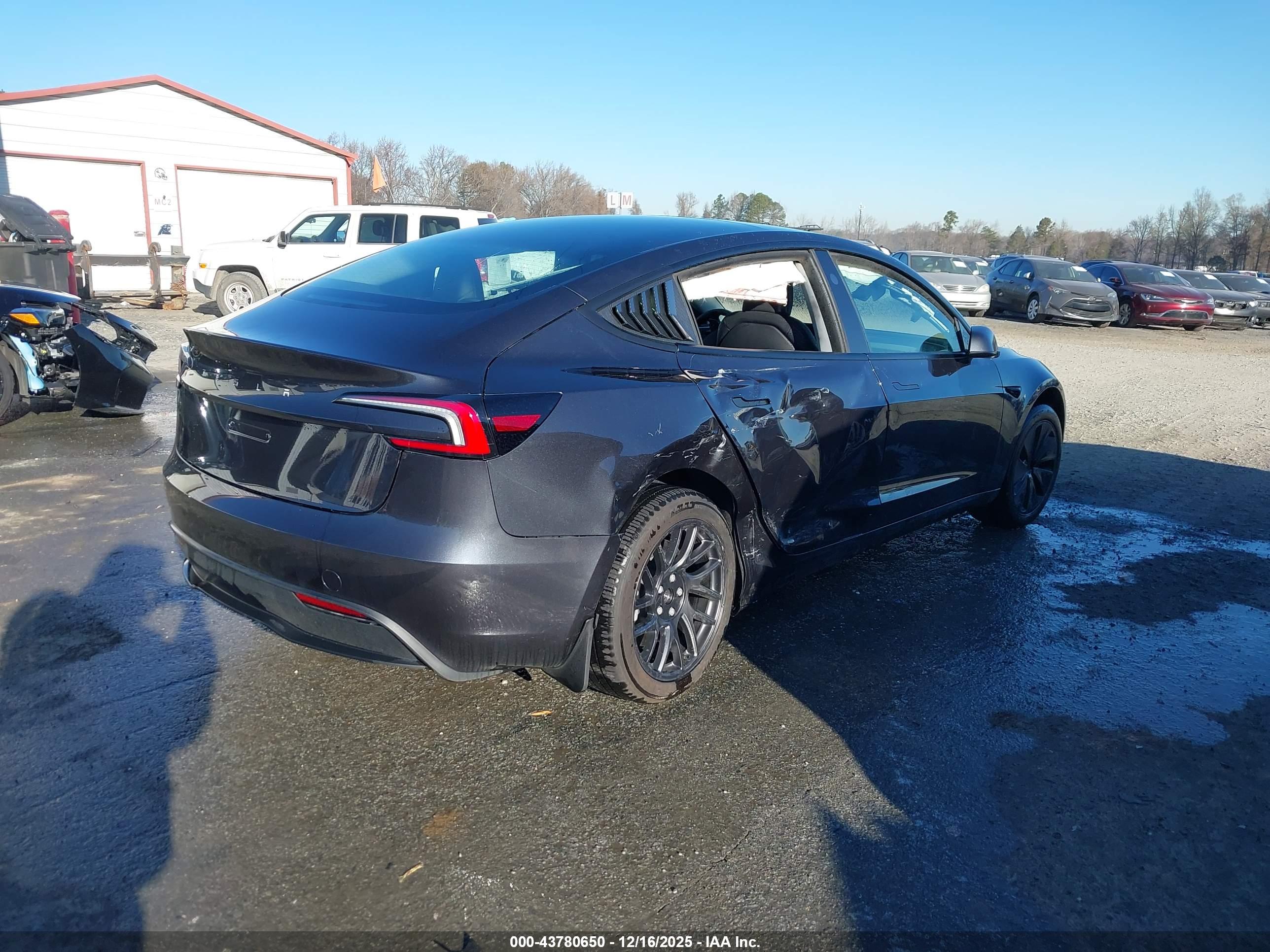 TESLA MODEL image 4
