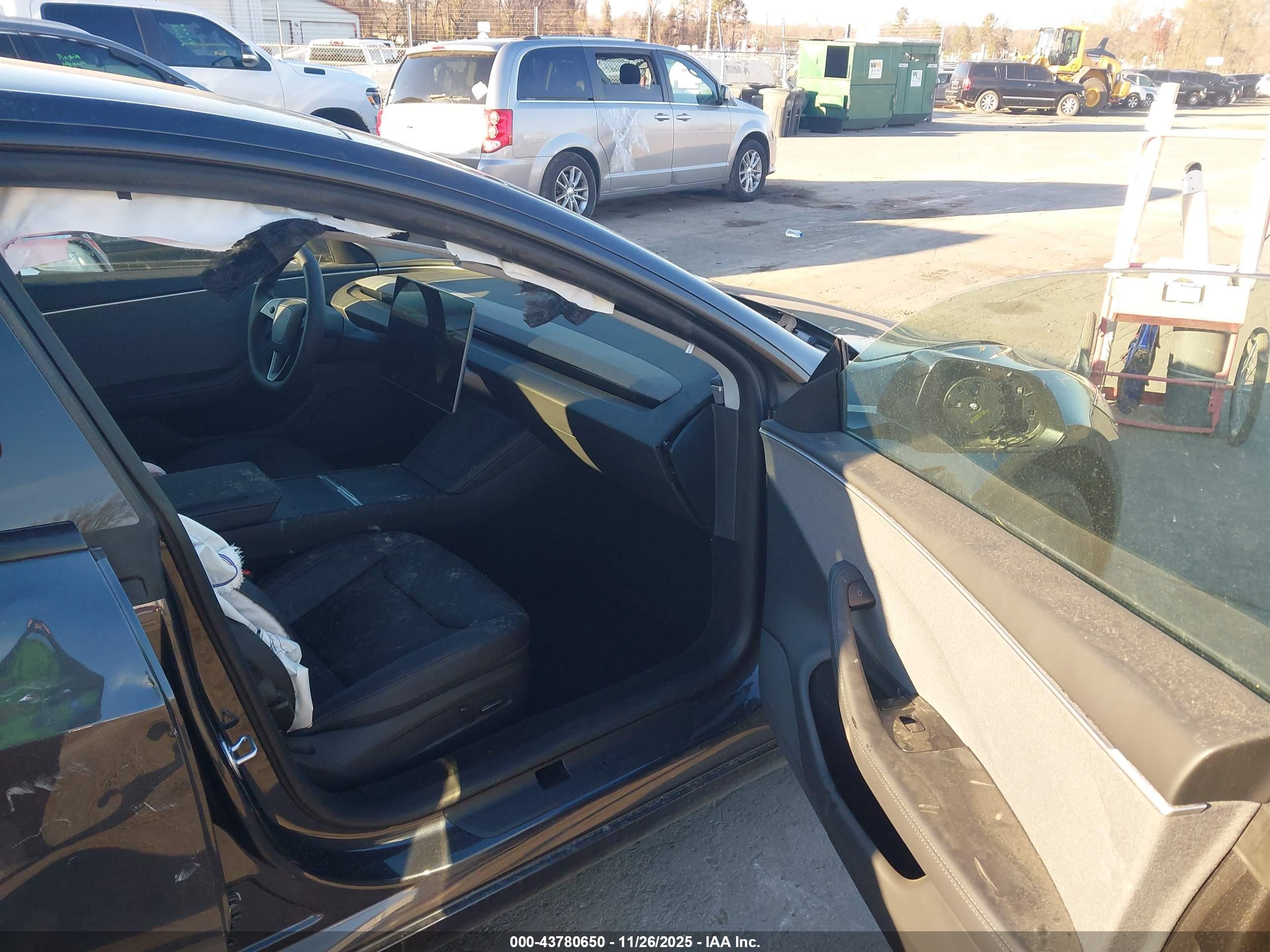 TESLA MODEL image 5