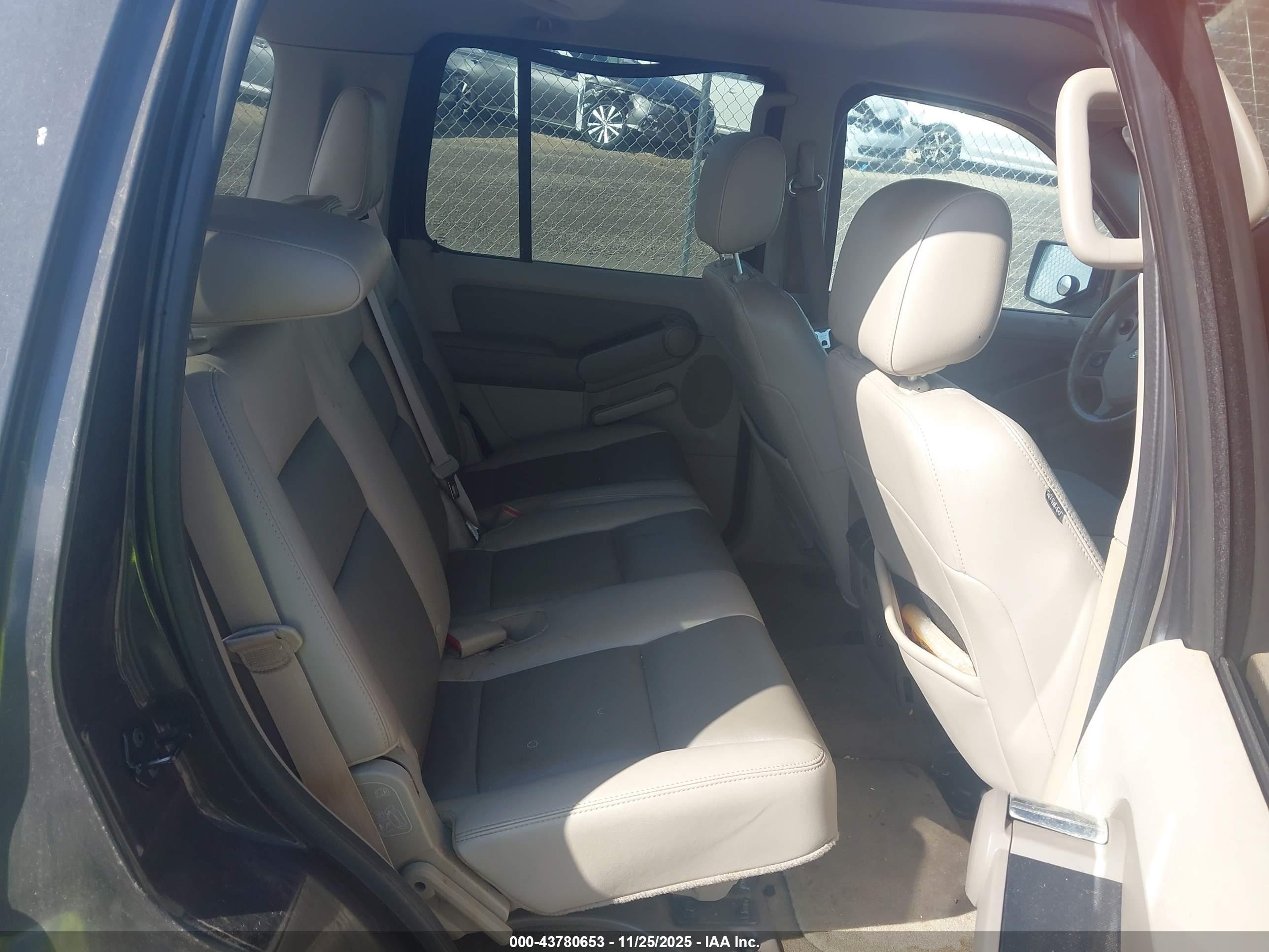 FORD EXPLORER image 8